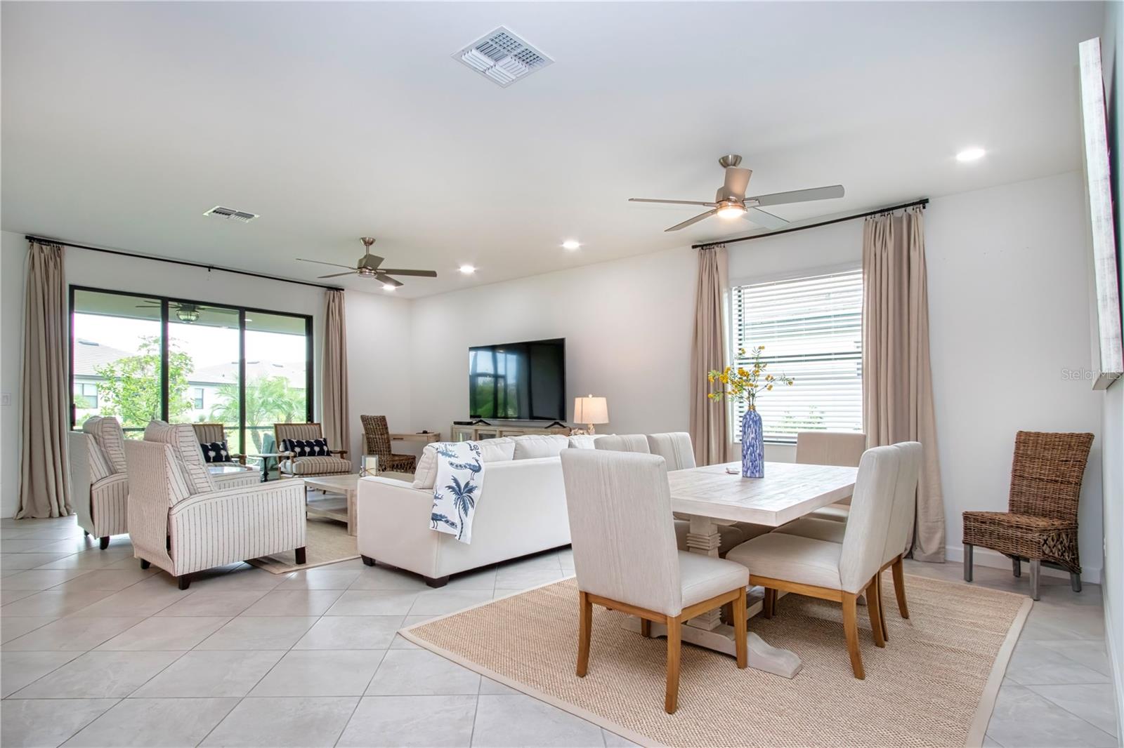 5160 Coral Reef Way Property Photo 4