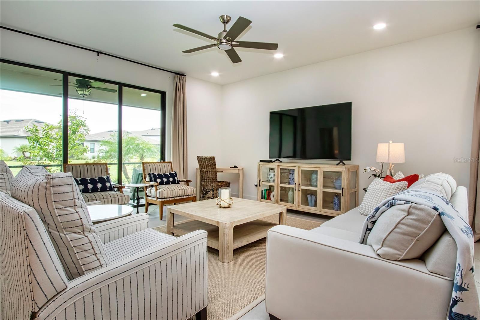 5160 Coral Reef Way Property Photo 5