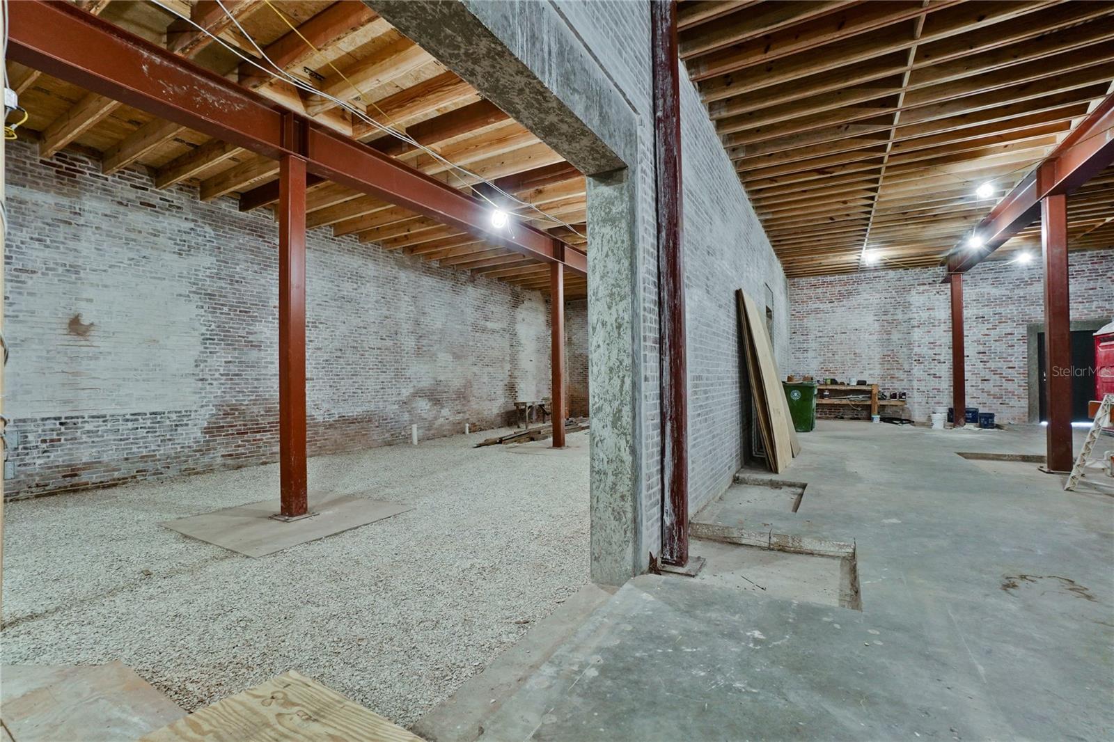 416-420 12th St W Property Photo 14