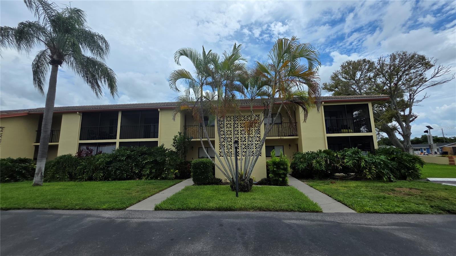 2415 BAYSHORE GARDENS PKWY #7 Property Photo 1