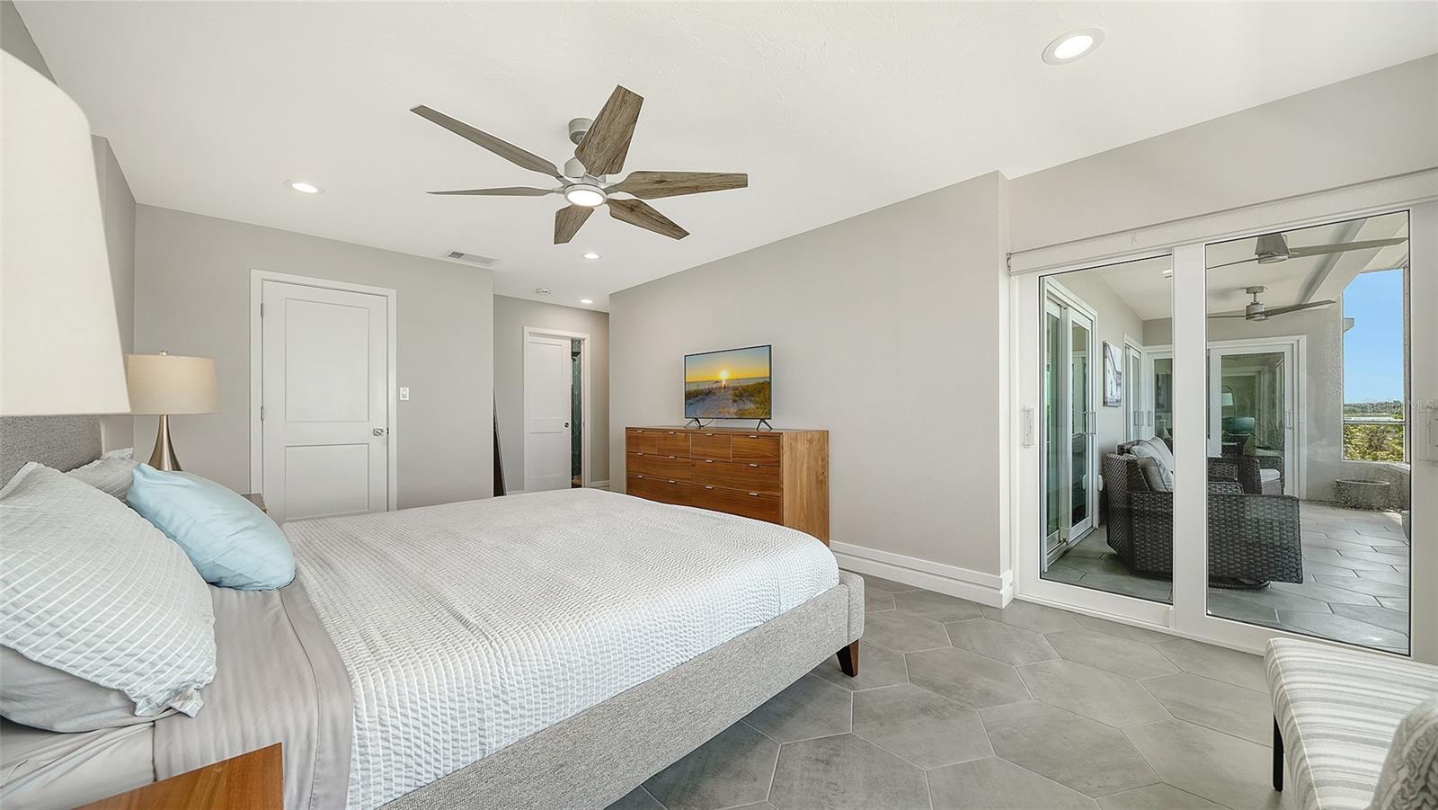 400 Golden Gate Pt #22 Property Photo 25