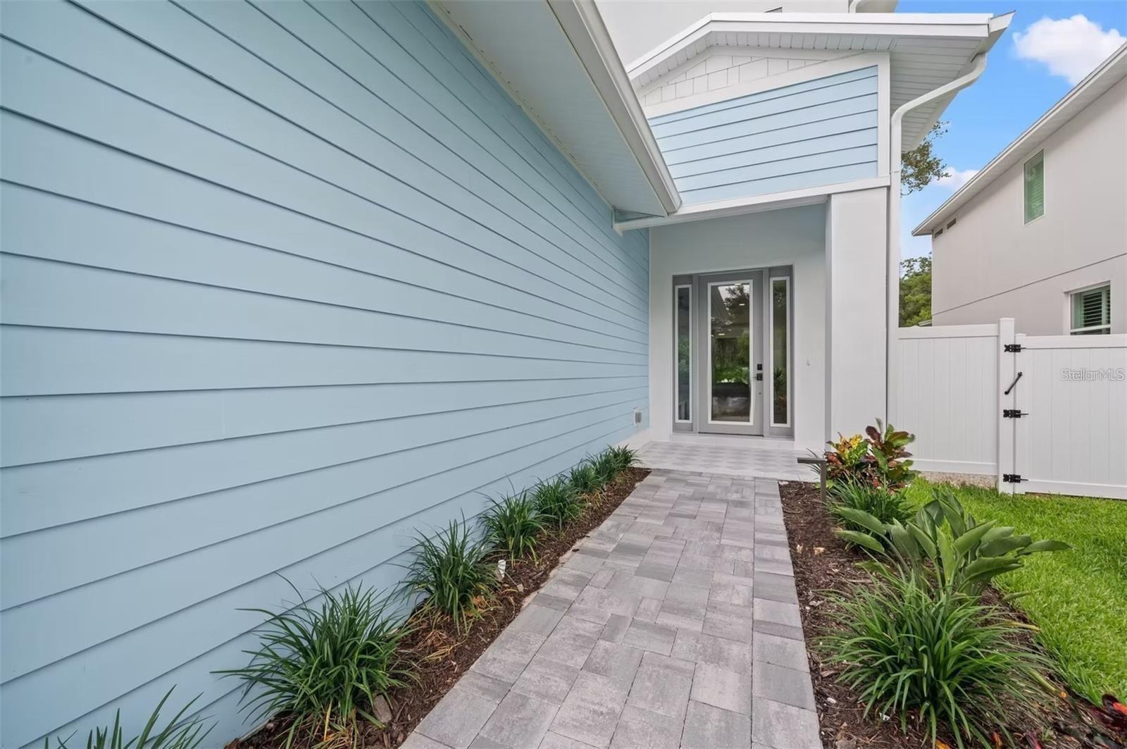 1647 Siesta Dr Property Photo 6