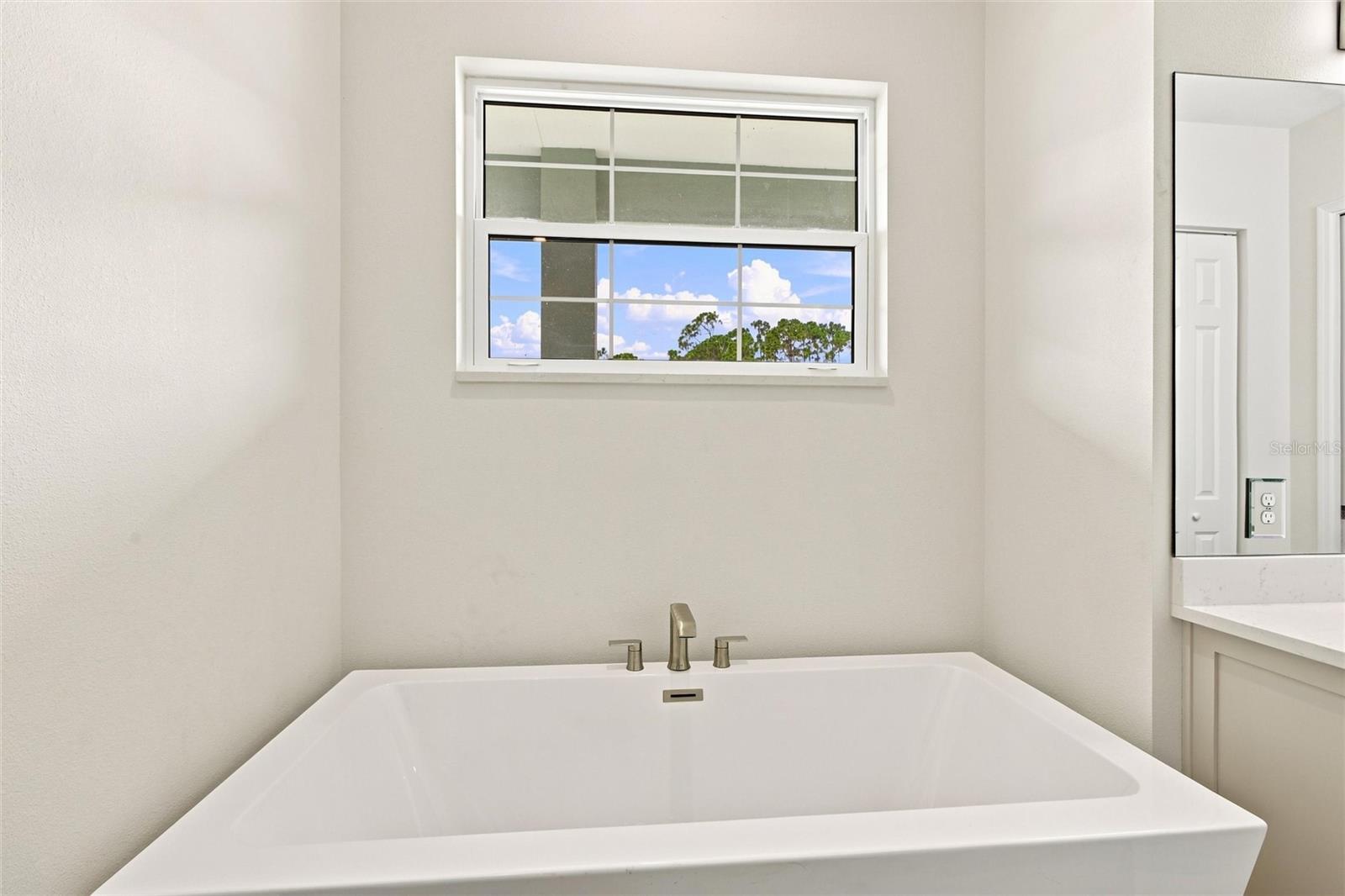 8146 Tropicaire Blvd Property Photo 33
