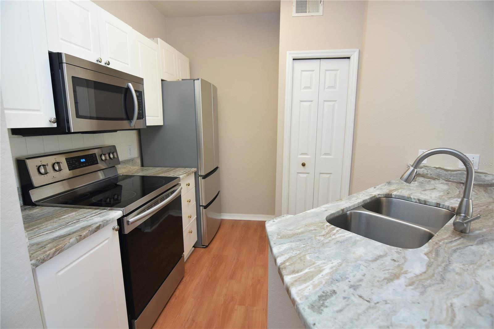 5122 Northridge Rd #202 Property Photo 9