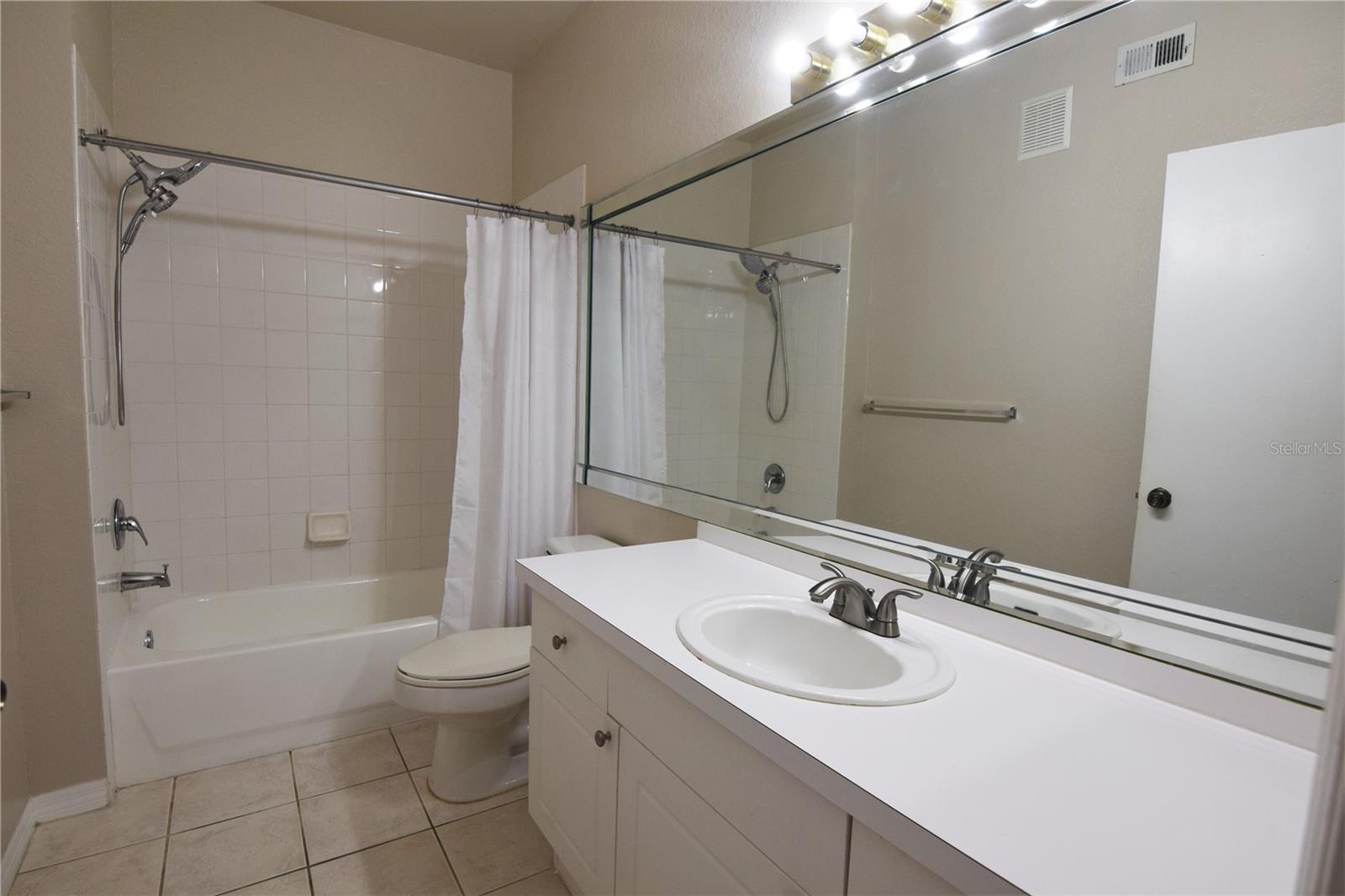 5122 Northridge Rd #202 Property Photo 14
