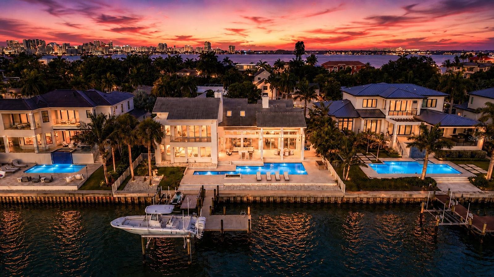 216 Bird Key Dr Property Photo 1