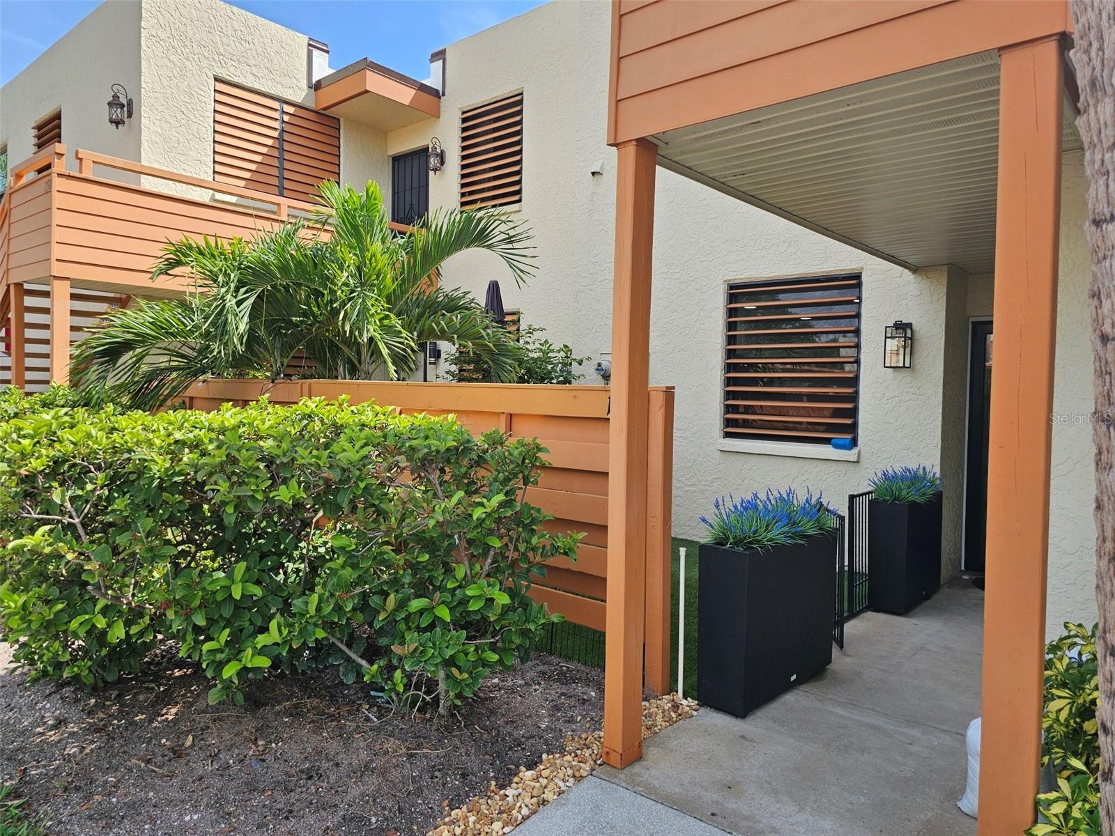 153 WILD PALM DR #1610 Property Photo 1