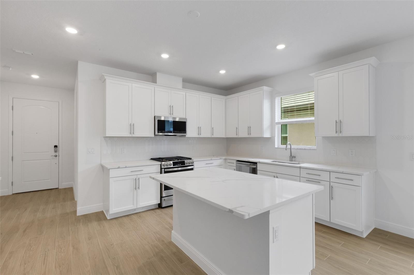18135 Cherished Loop Property Photo 3
