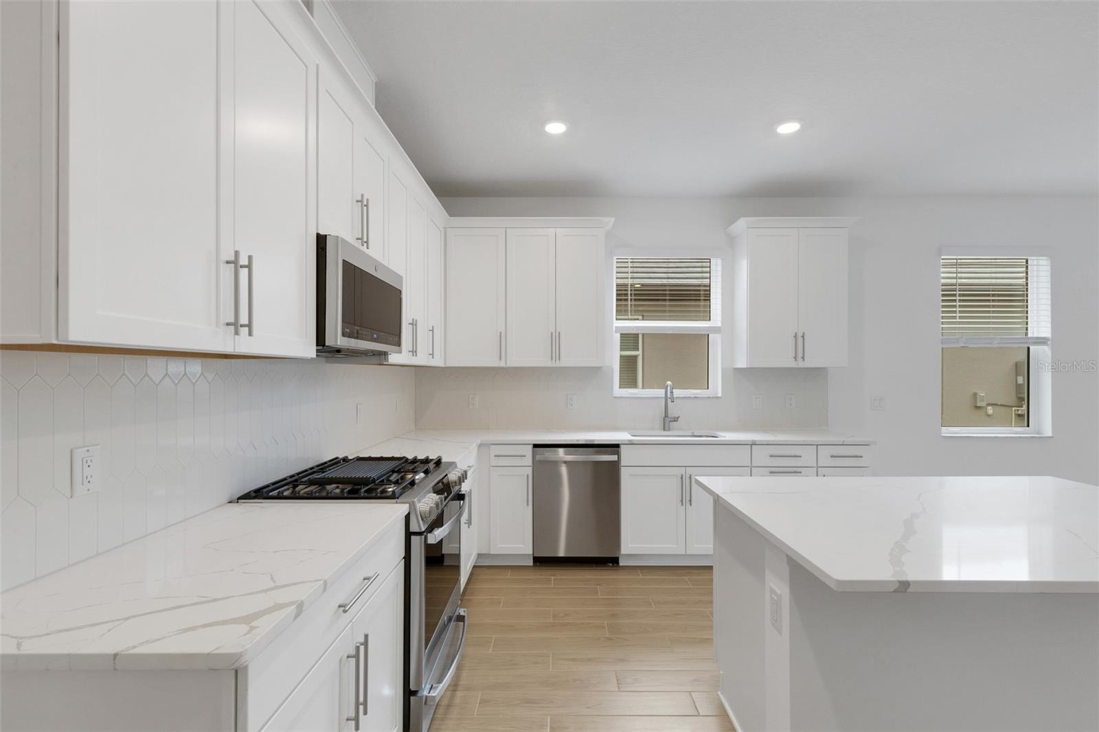 18135 Cherished Loop Property Photo 6
