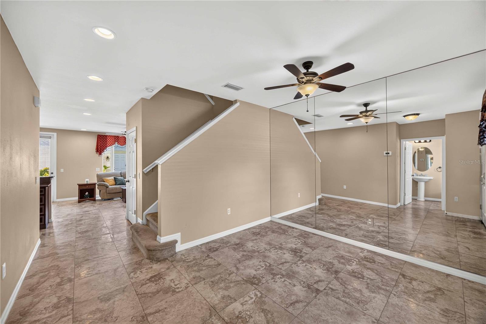5653 Whitehead St Property Photo 3