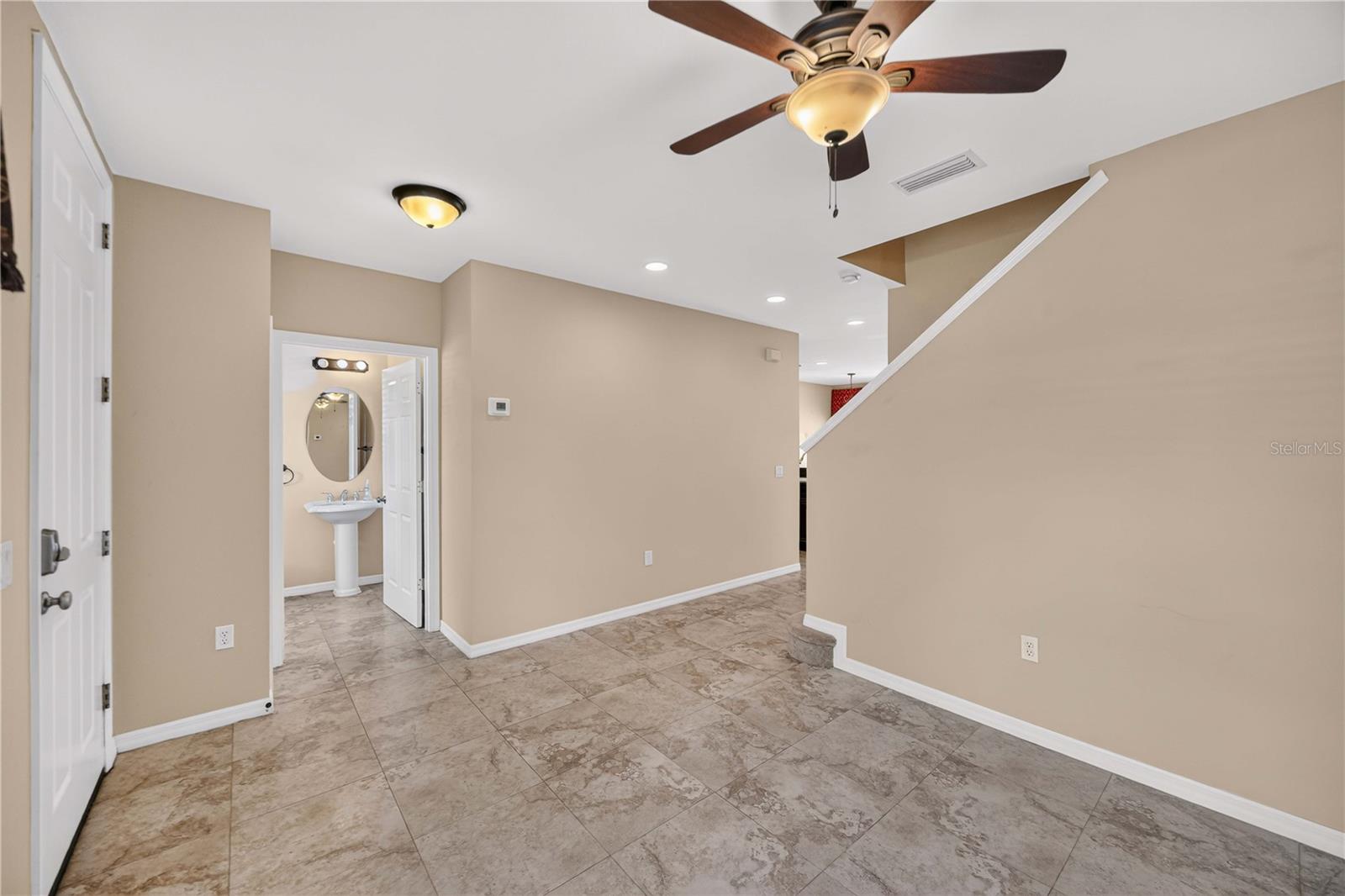 5653 Whitehead St Property Photo 9