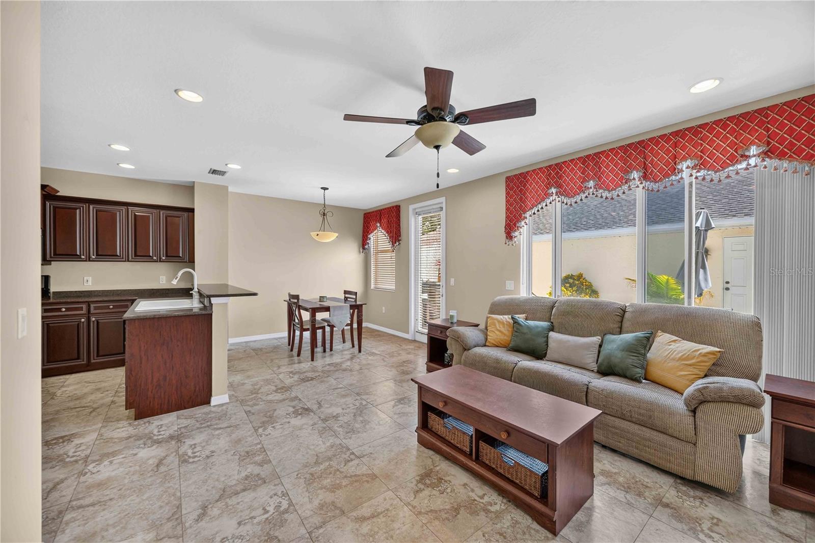 5653 Whitehead St Property Photo 14