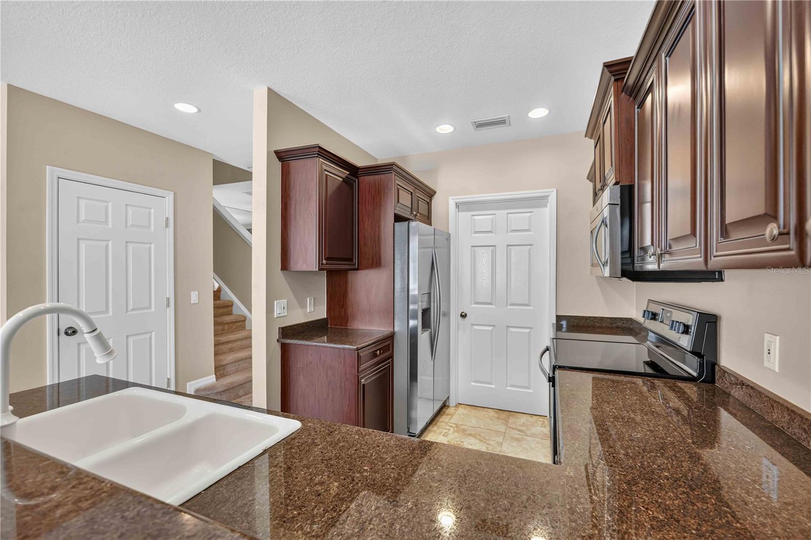 5653 Whitehead St Property Photo 21