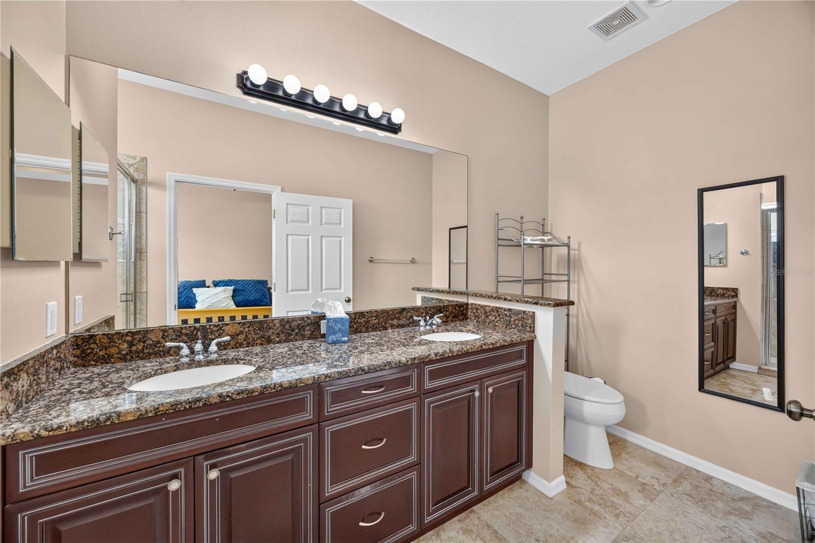 5653 Whitehead St Property Photo 29