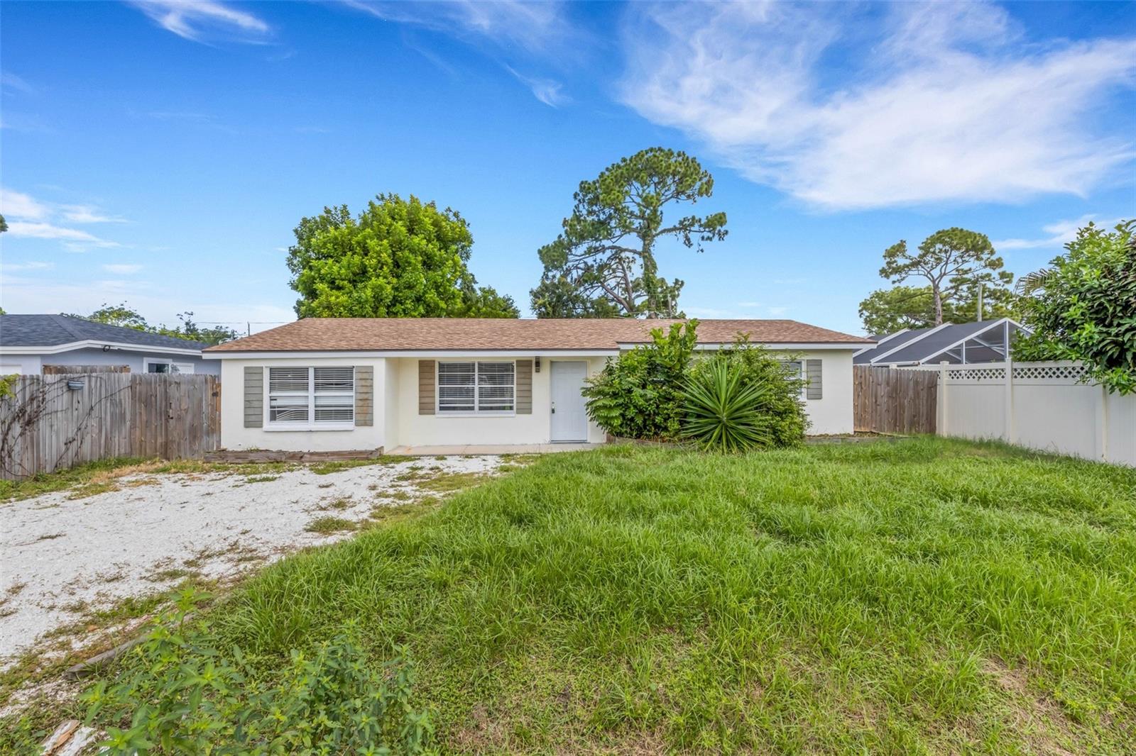 2522 Stratford Dr Property Photo 2