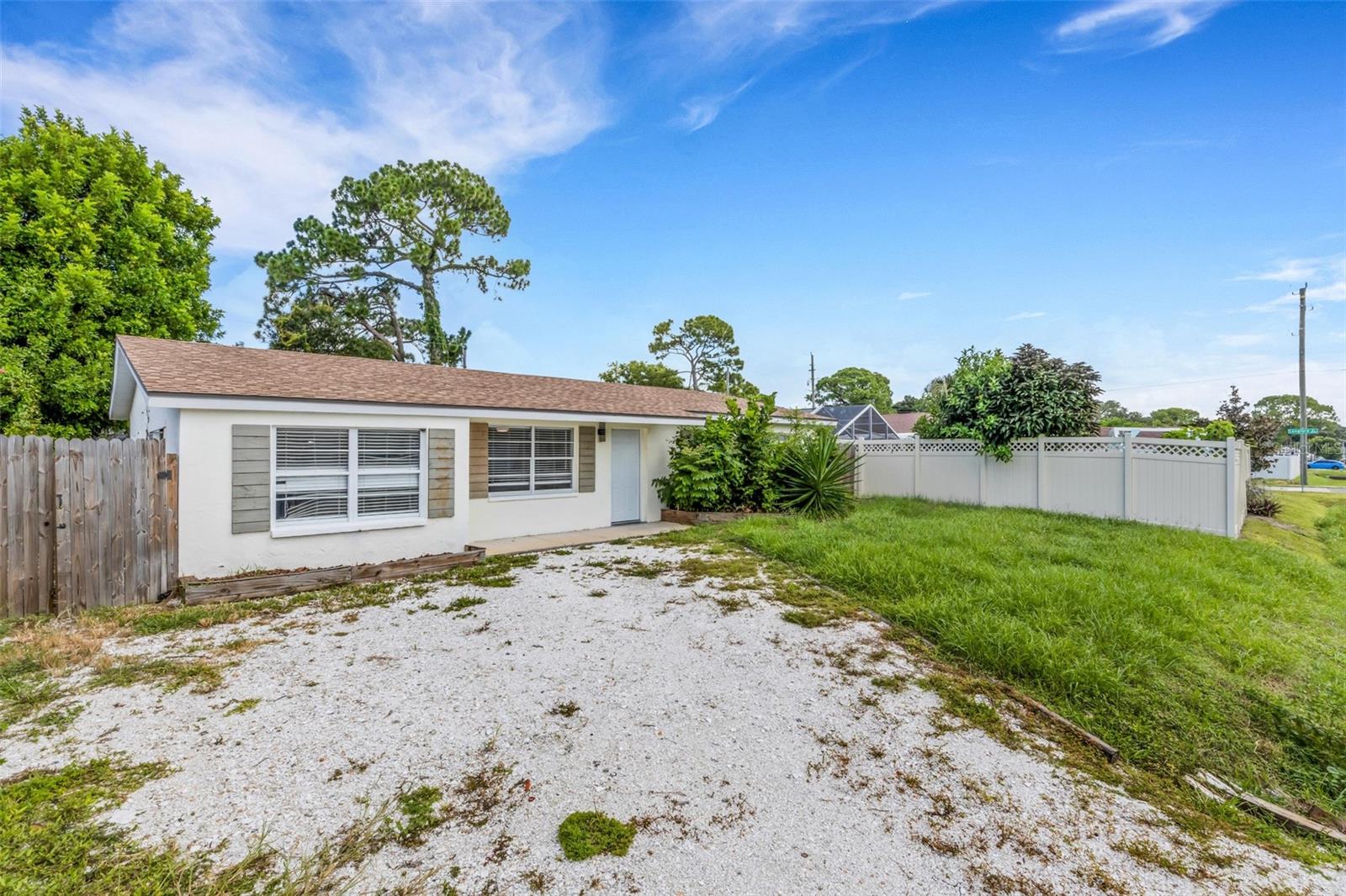 2522 Stratford Dr Property Photo 4