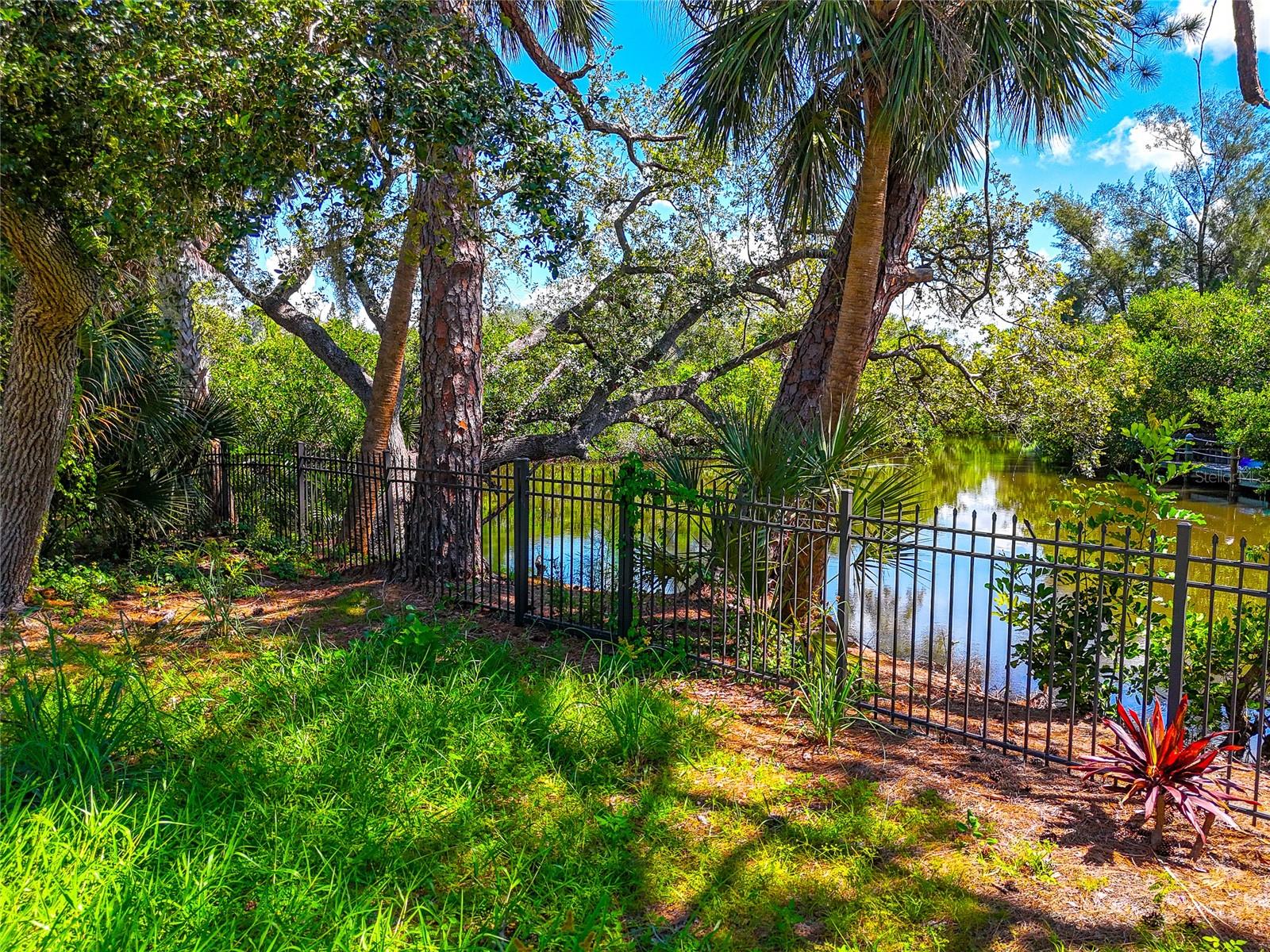 7233 Pine Needle Rd Property Photo 13