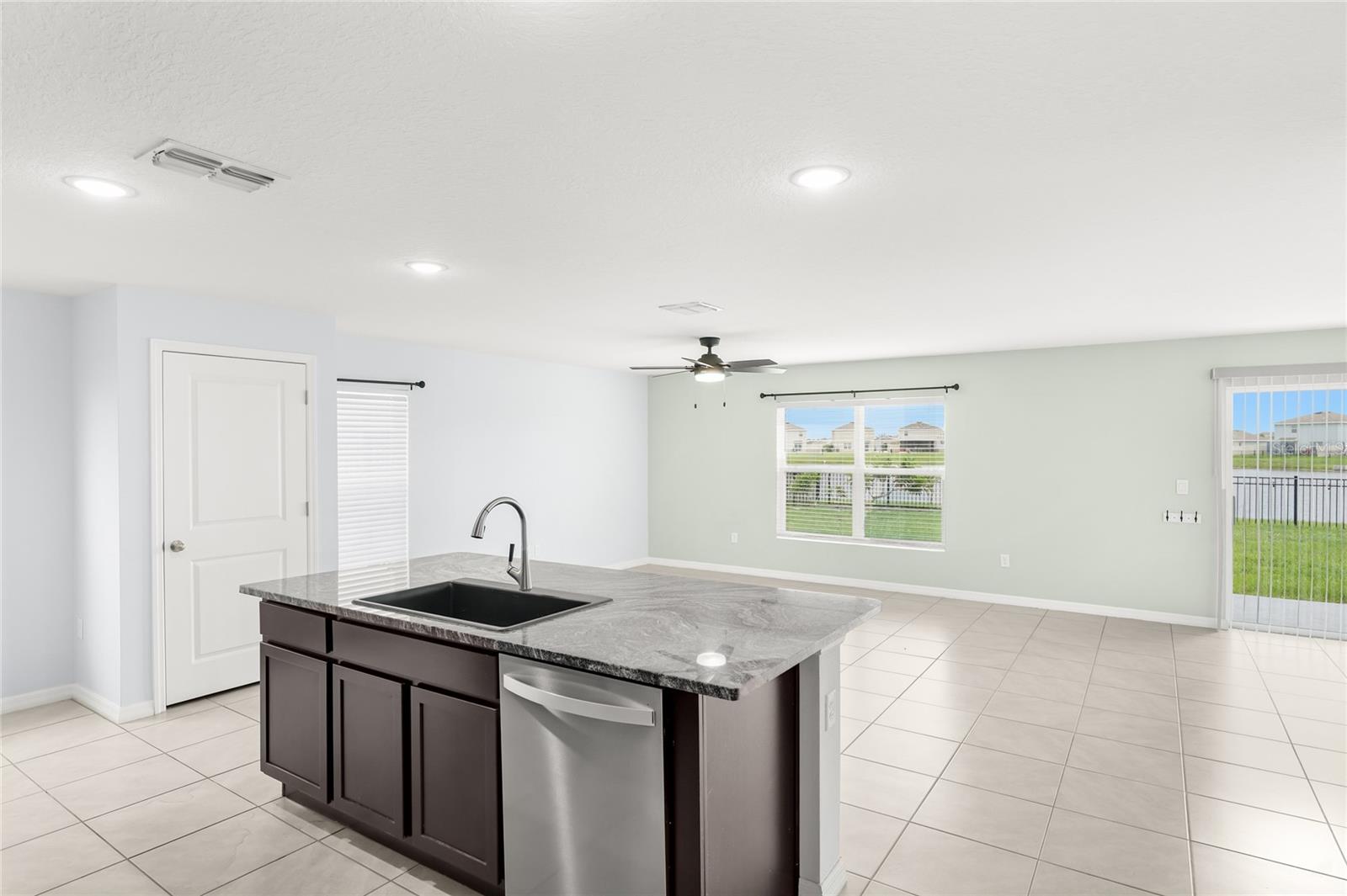 10116 Charlotte Dr Property Photo 6
