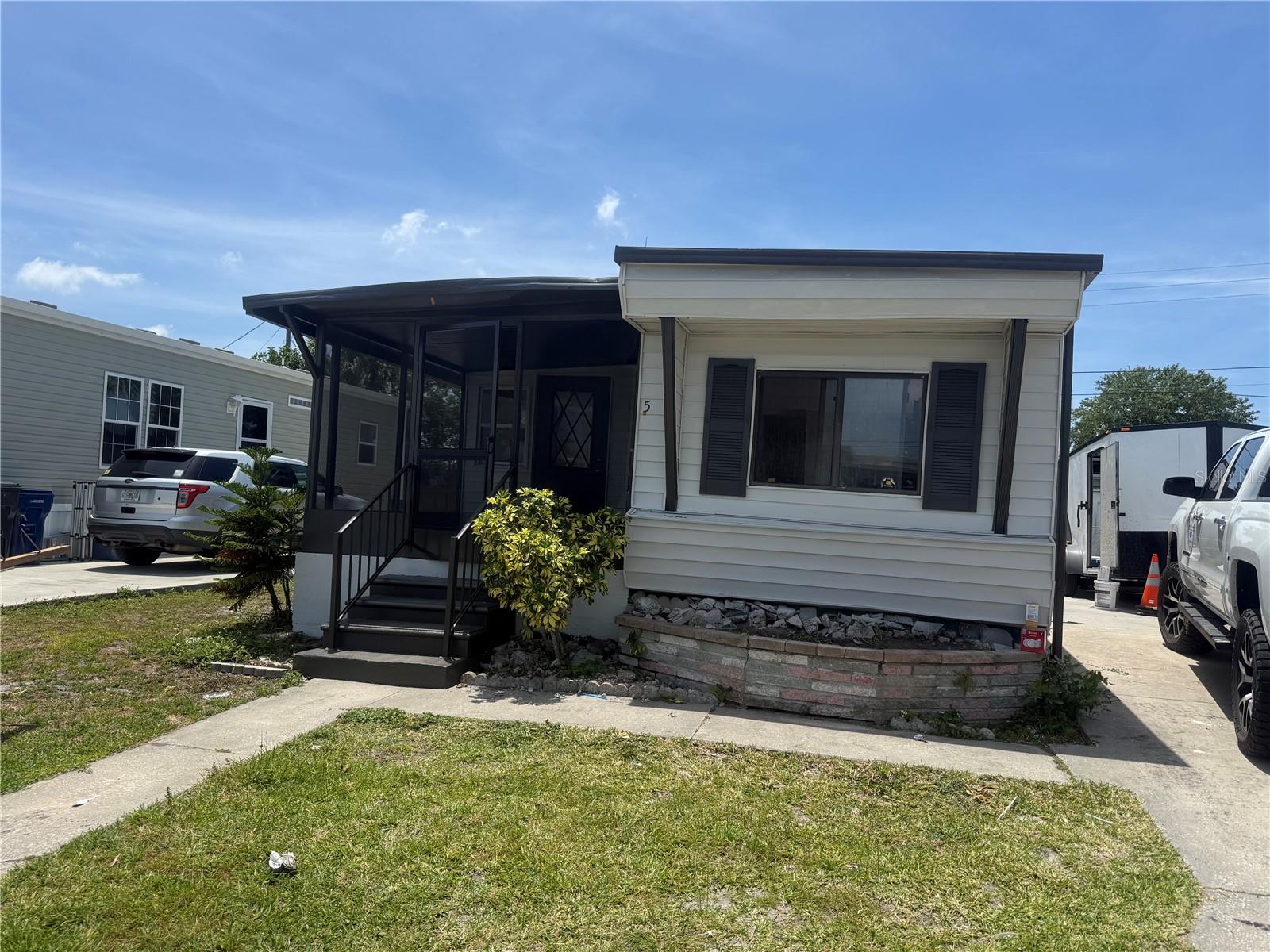 512 51ST AVENUE DR W Property Photo 1