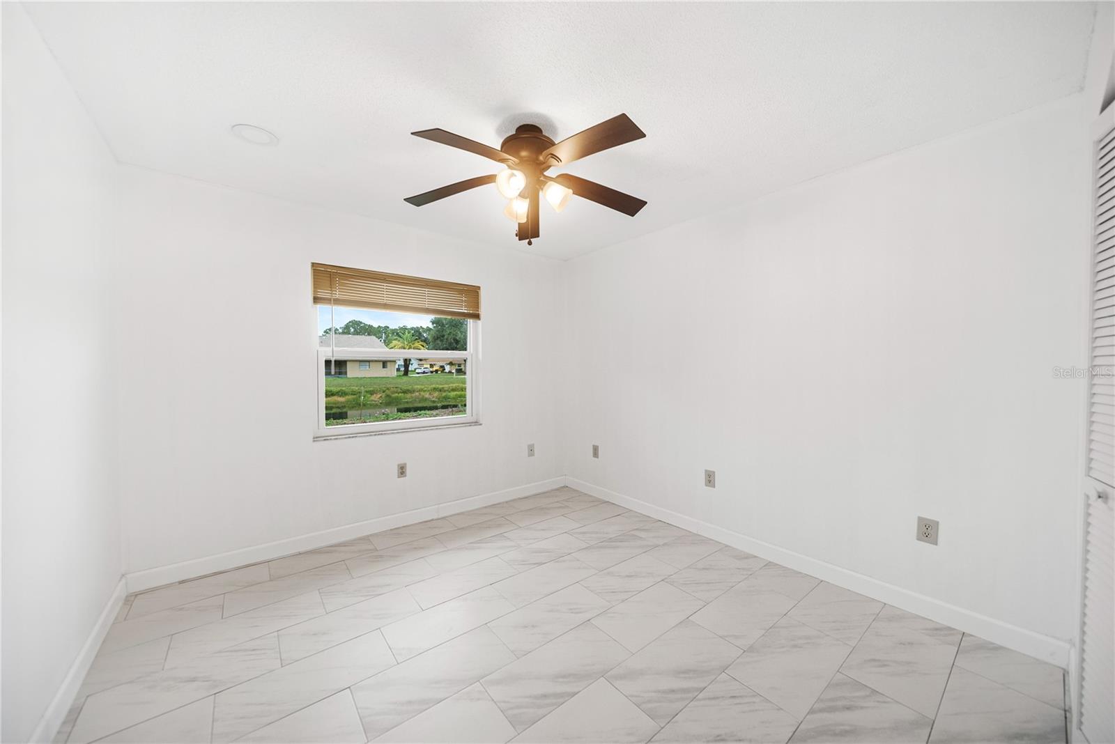 112 Woodingham Dr Property Photo 23