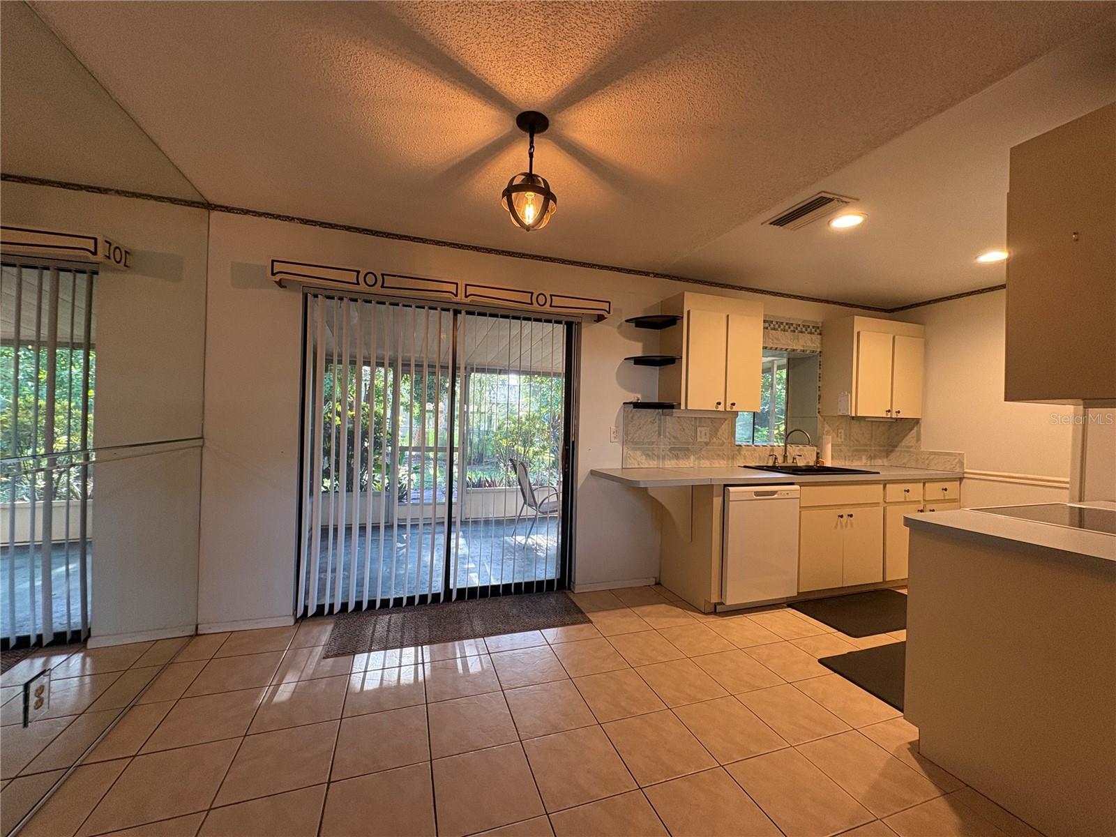 3925 Allan Pl Property Photo 6