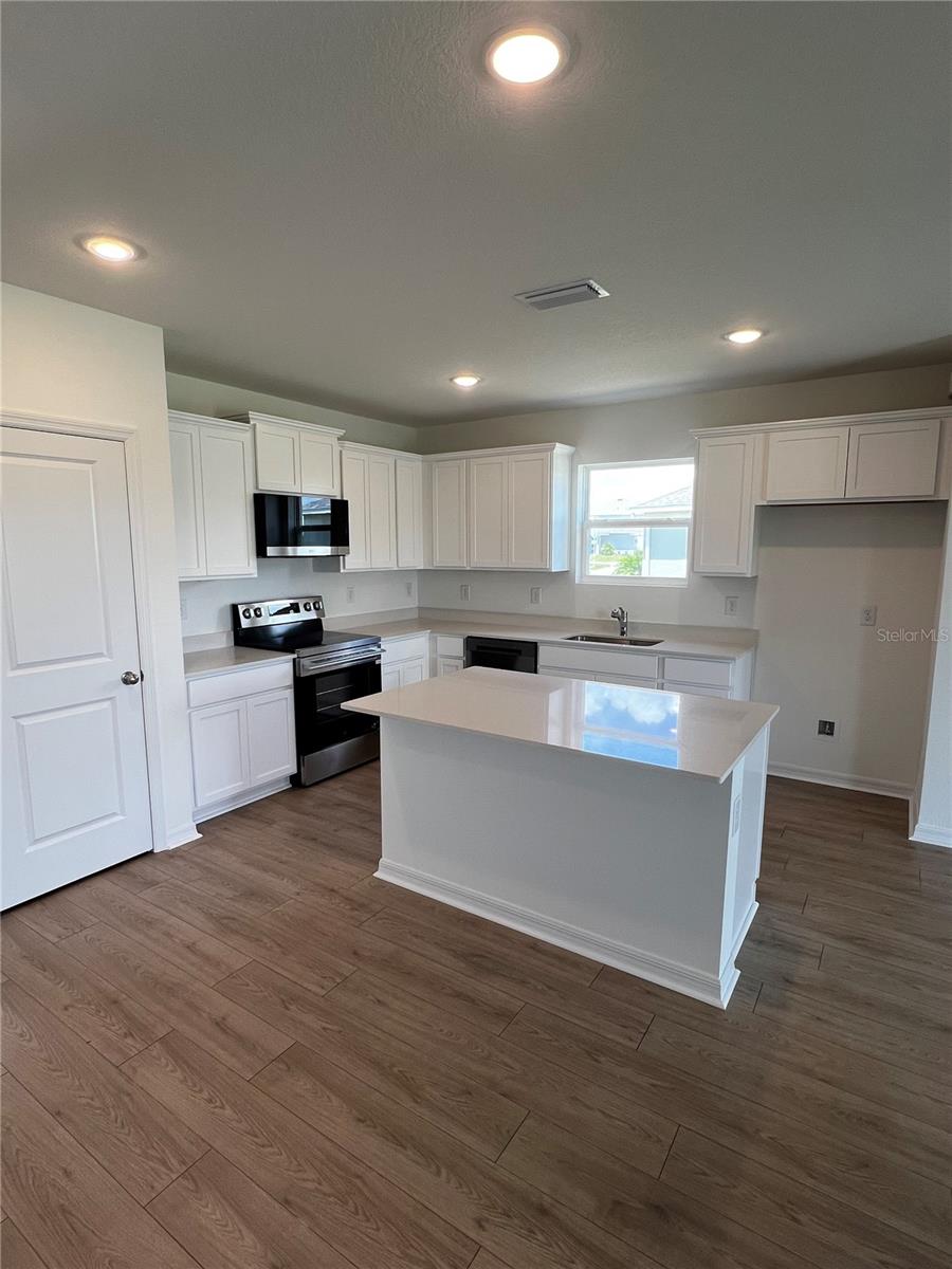 12918 Red Deer Pl Property Photo 4