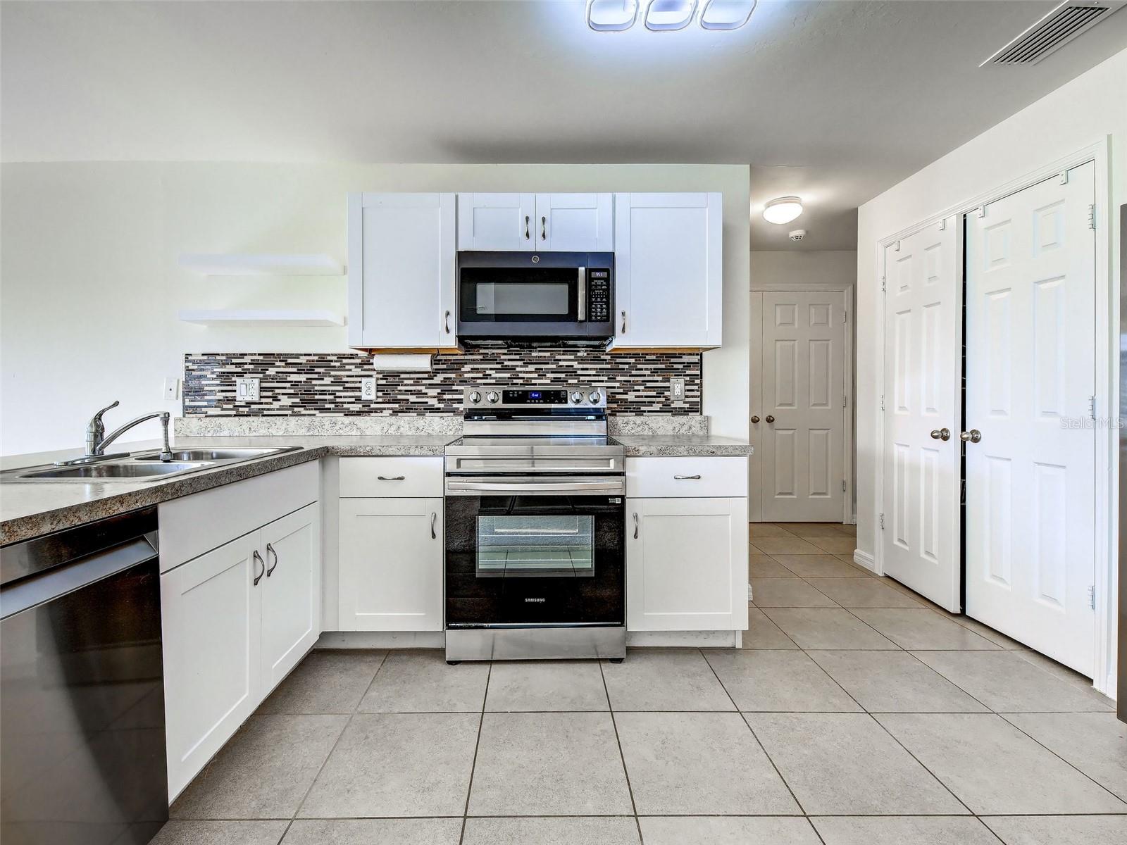 5442 Guidepost Ter Property Photo 14