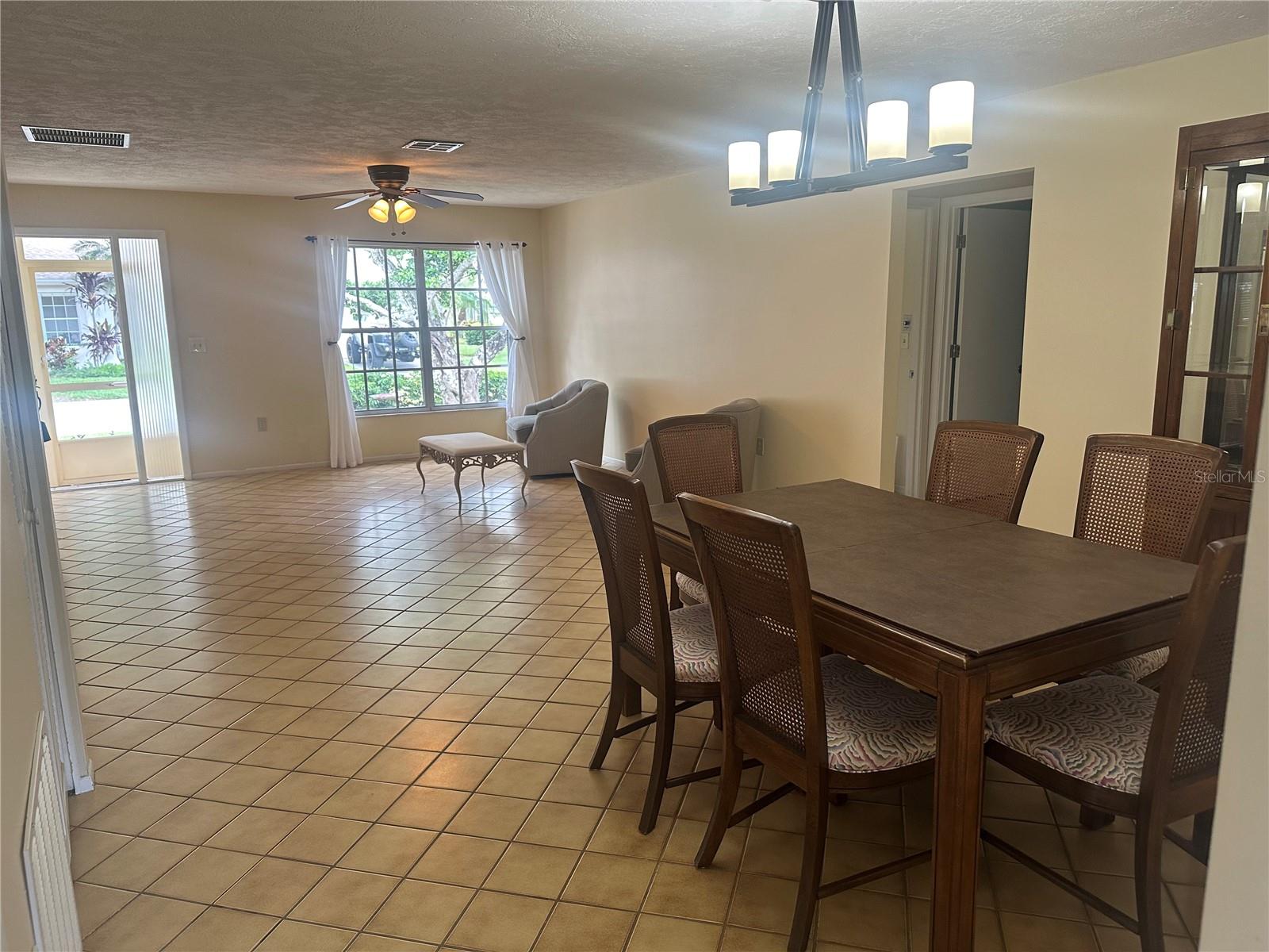 4242 Oakhurst Cir E Property Photo 3