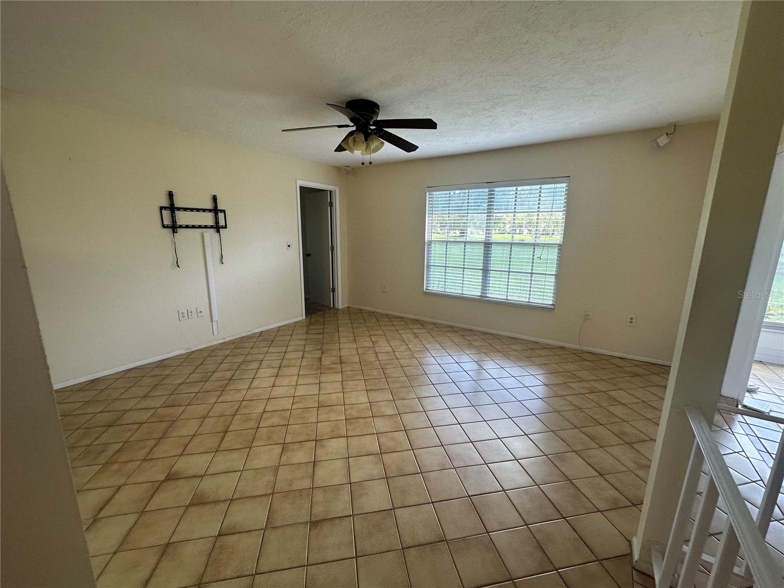 4242 Oakhurst Cir E Property Photo 4