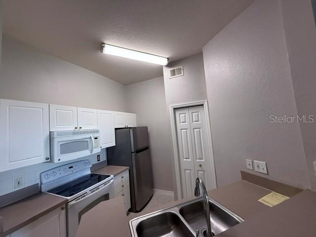 5180 Northridge Rd #308 Property Photo 2