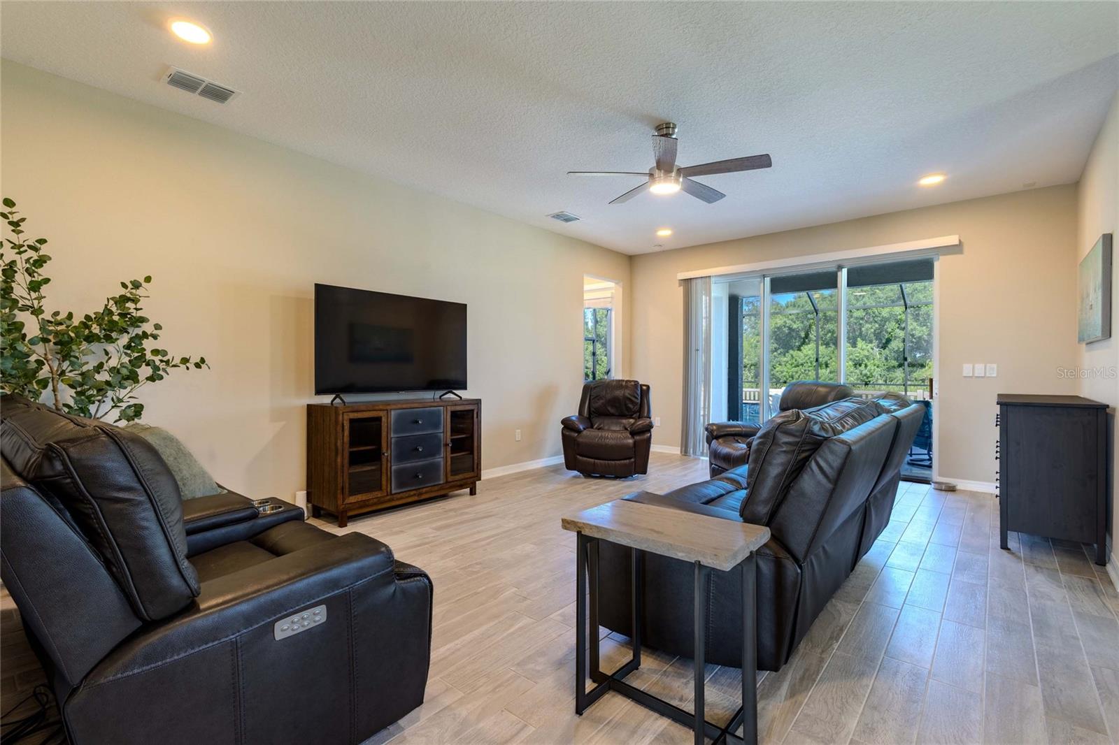 3195 King Fern Dr Property Photo 6