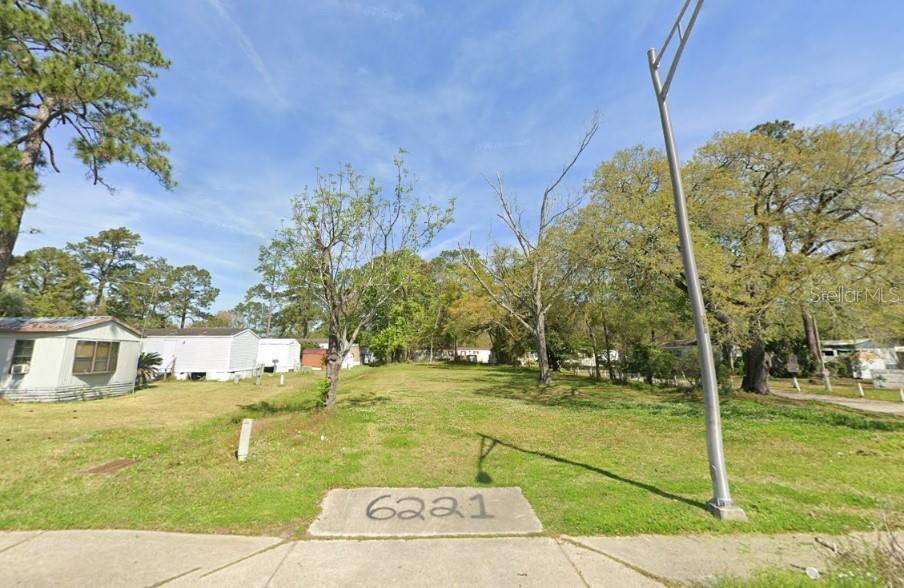 6221 Collins Rd Property Photo 2