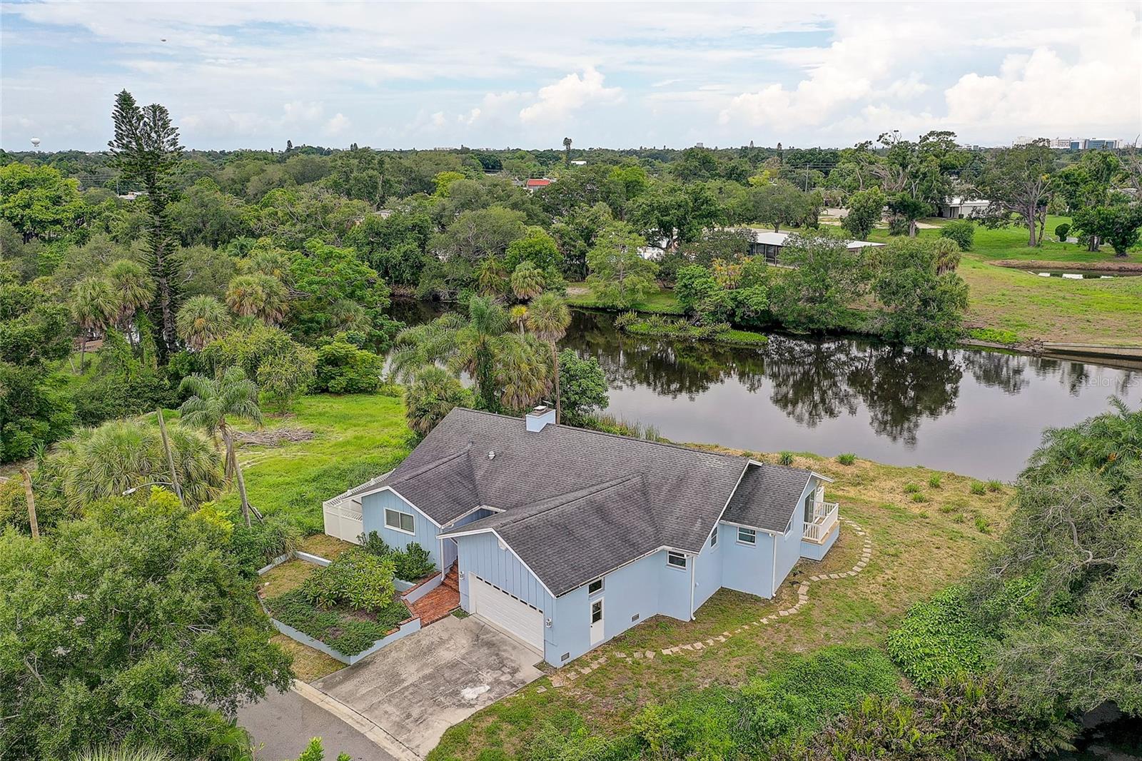 3214 N Seclusion Dr Property Photo 1