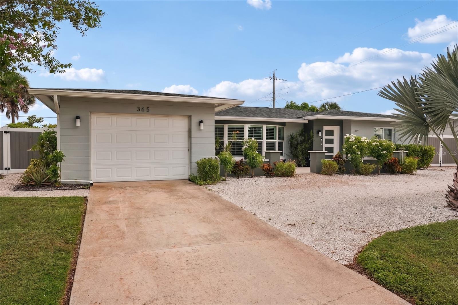 365 Shamrock Blvd Property Photo 1