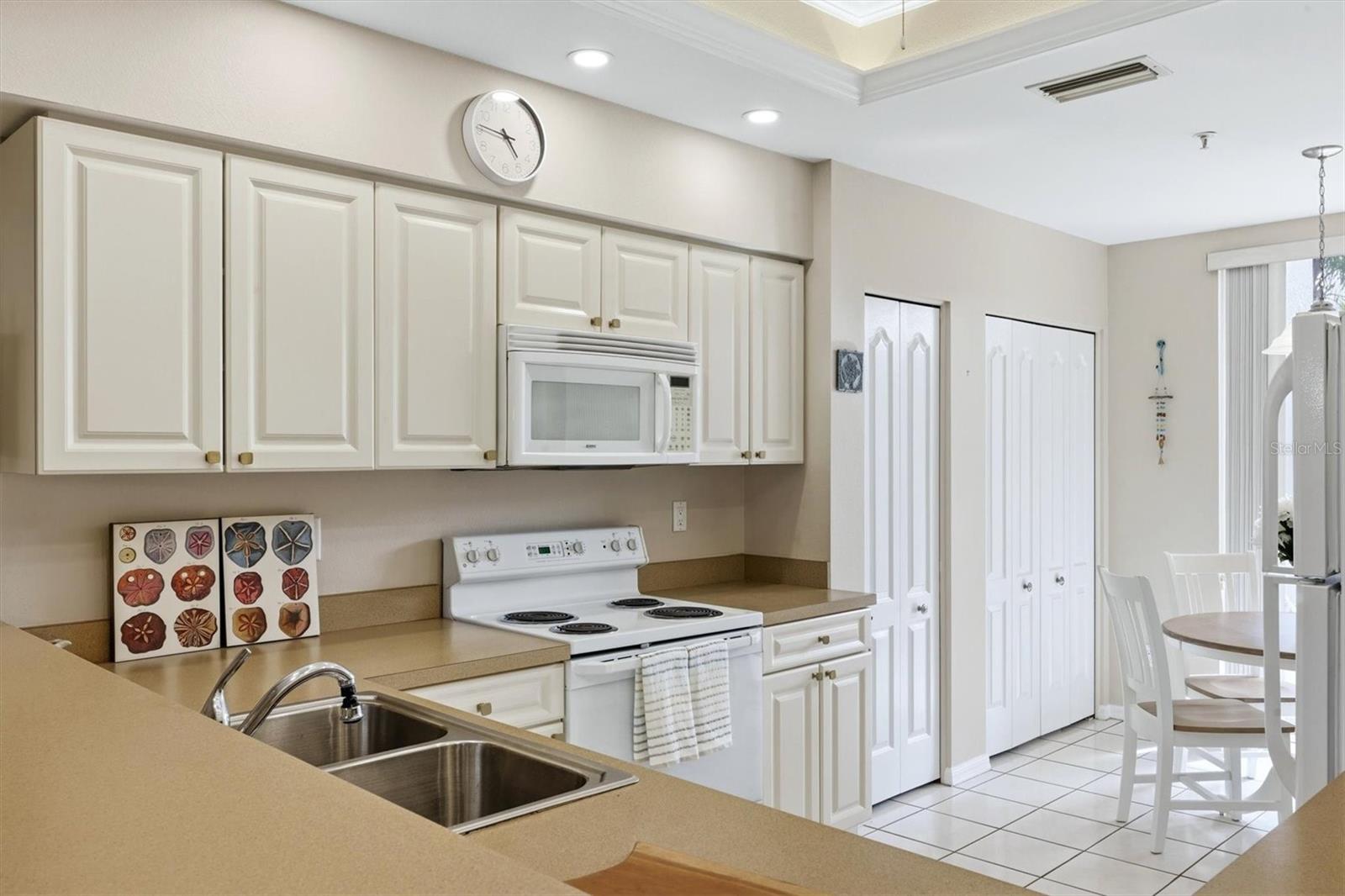 9590 High Gate Dr #1912 Property Photo 29