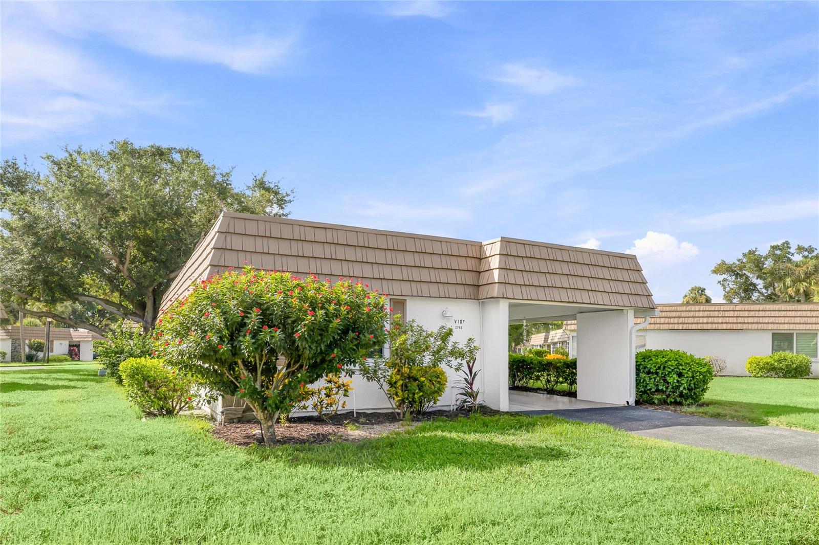 2740 Riverbluff Pkwy #v107 Property Photo 3