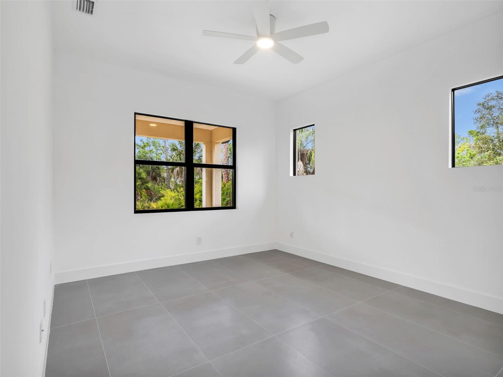 11042 Carnegie Ave Property Photo 15