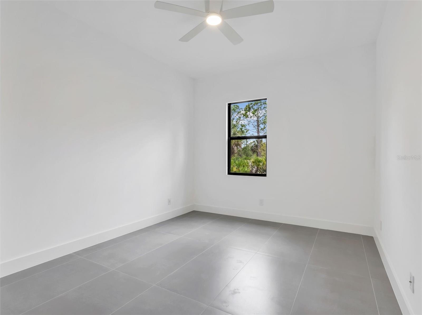 11042 Carnegie Ave Property Photo 19