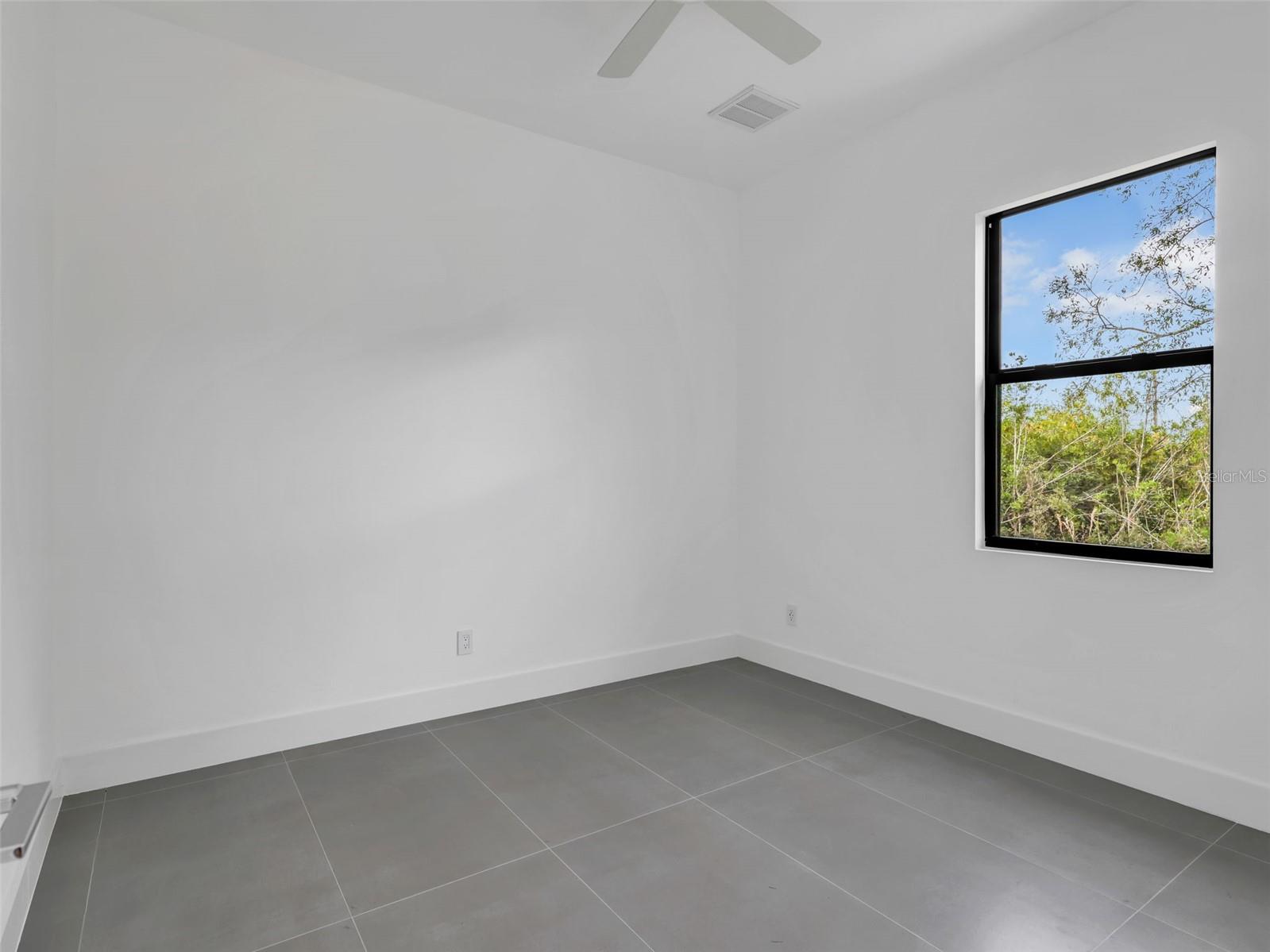 11042 Carnegie Ave Property Photo 22
