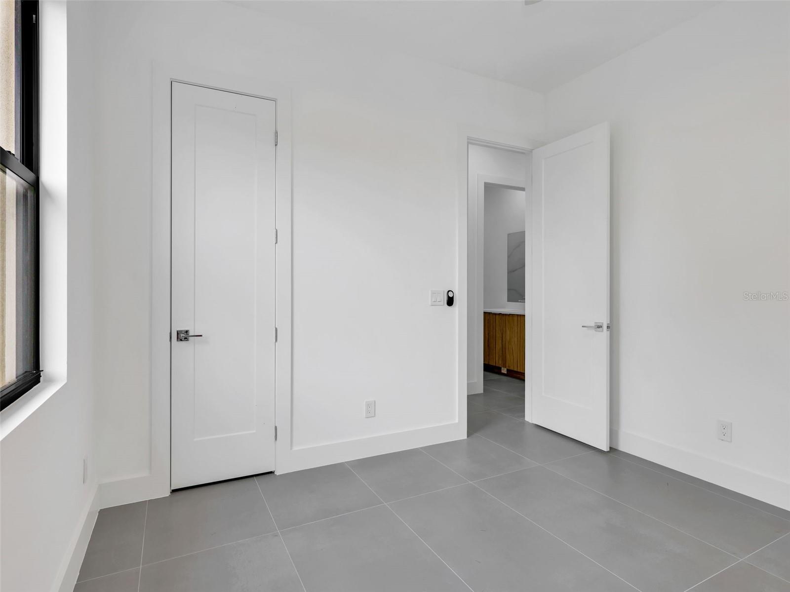 11042 Carnegie Ave Property Photo 23
