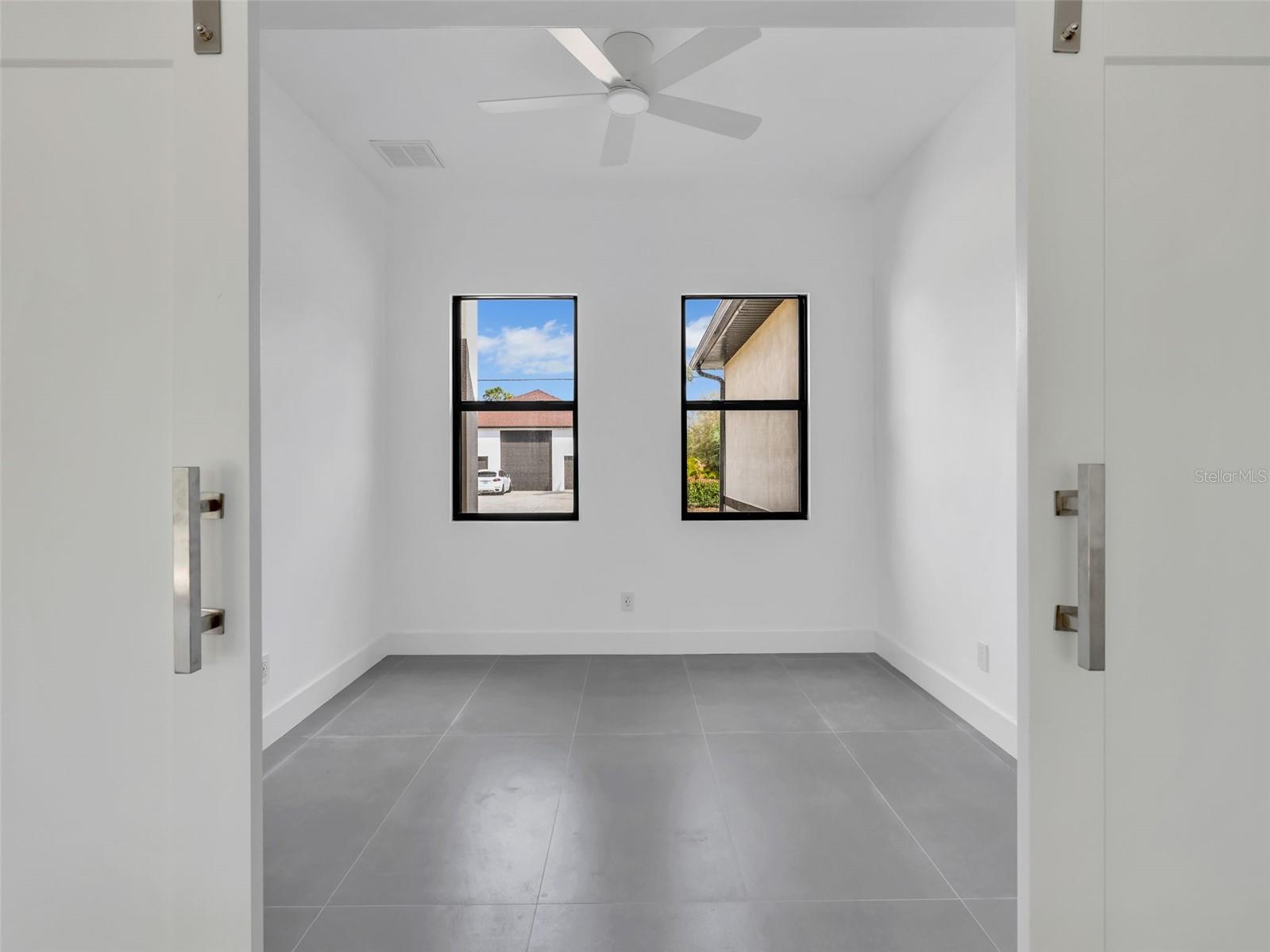 11042 Carnegie Ave Property Photo 24