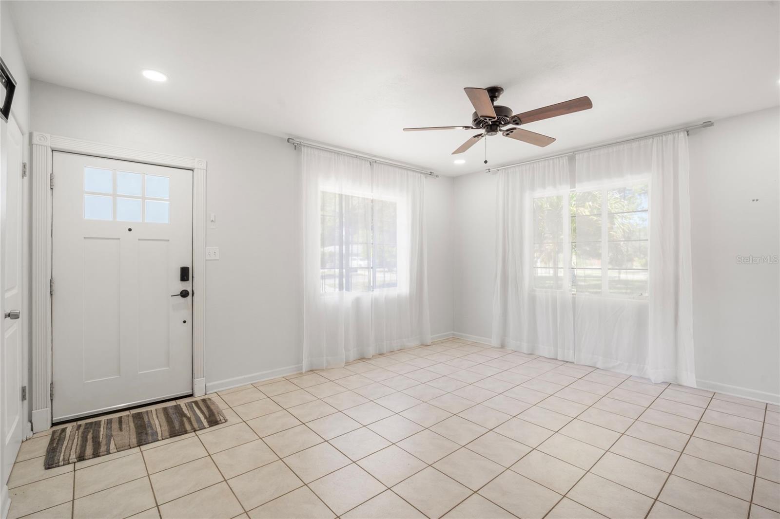 839 42nd St Property Photo 10