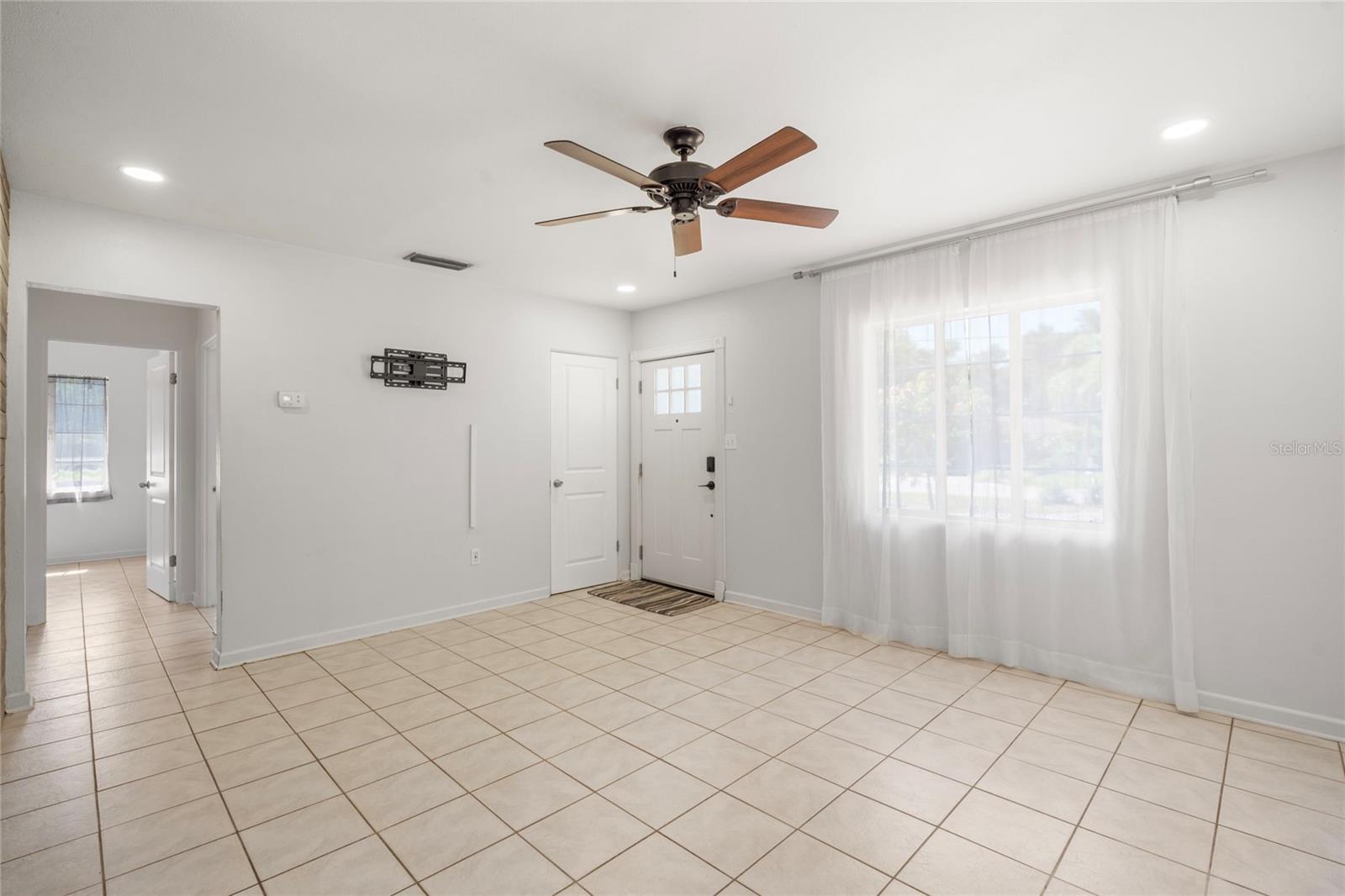 839 42nd St Property Photo 11