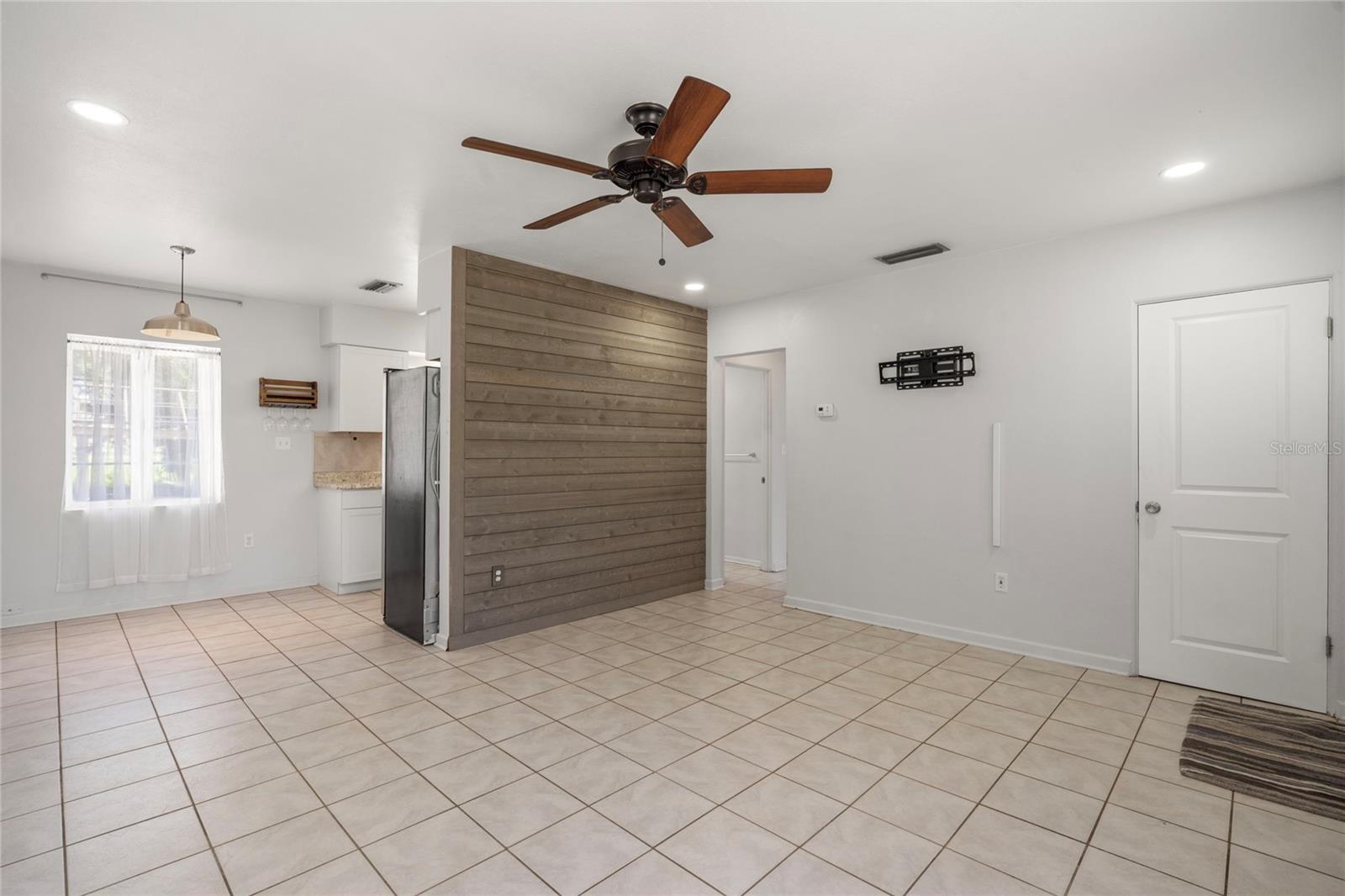 839 42nd St Property Photo 12