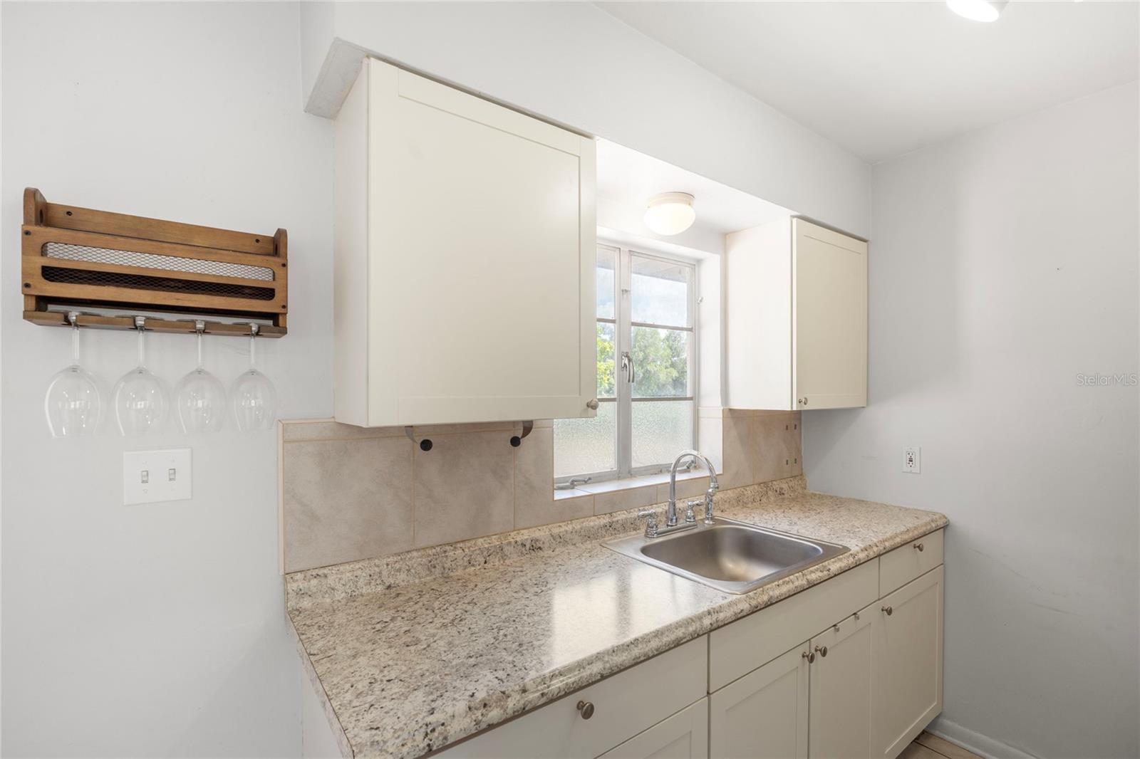 839 42nd St Property Photo 15