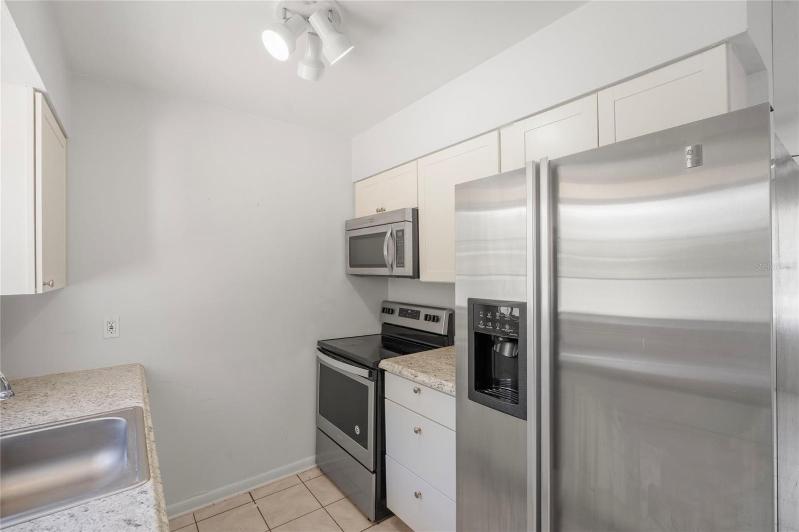 839 42nd St Property Photo 16