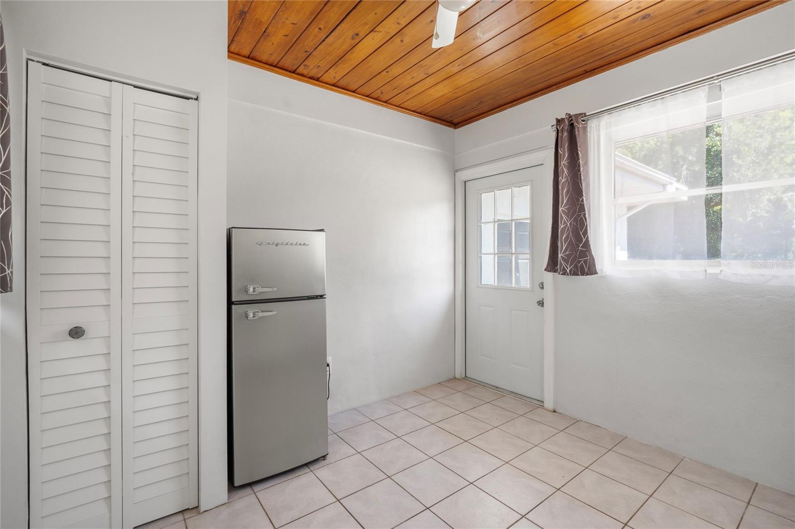 839 42nd St Property Photo 19