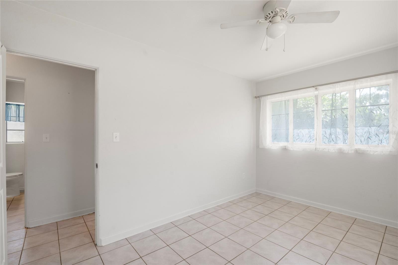 839 42nd St Property Photo 27
