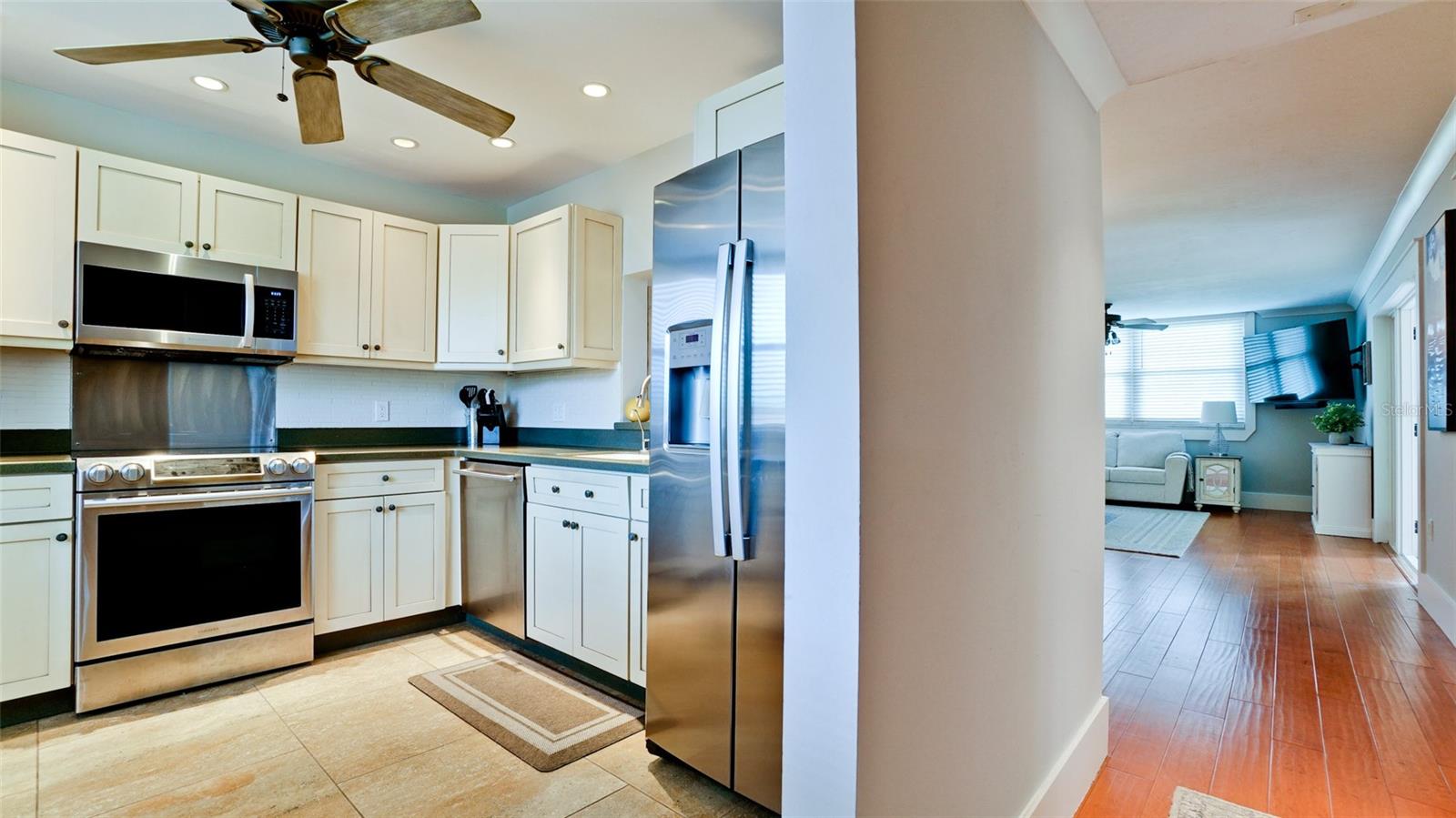 401 Palm Tree Dr #n/a Property Photo 7
