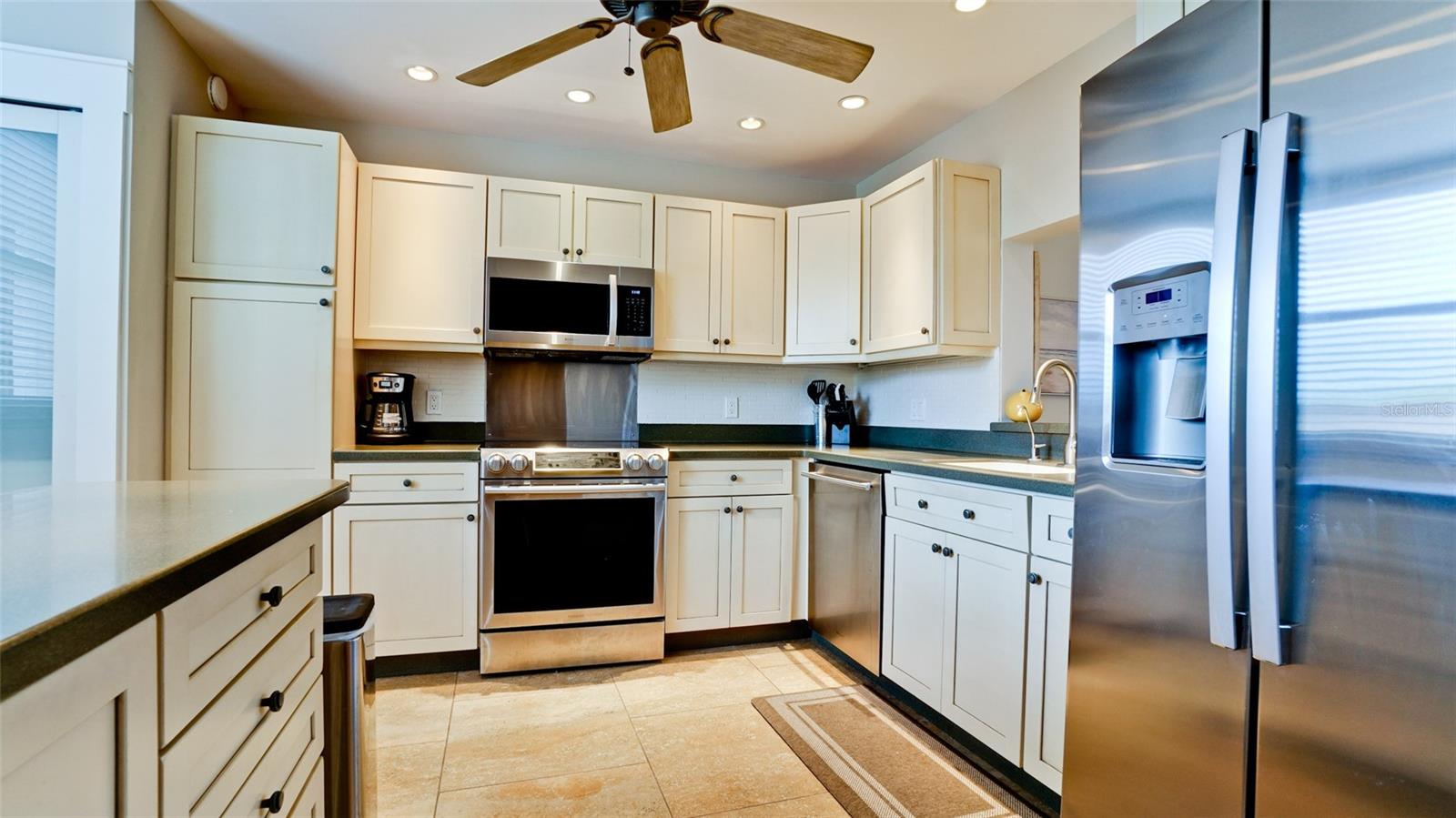 401 Palm Tree Dr #n/a Property Photo 10